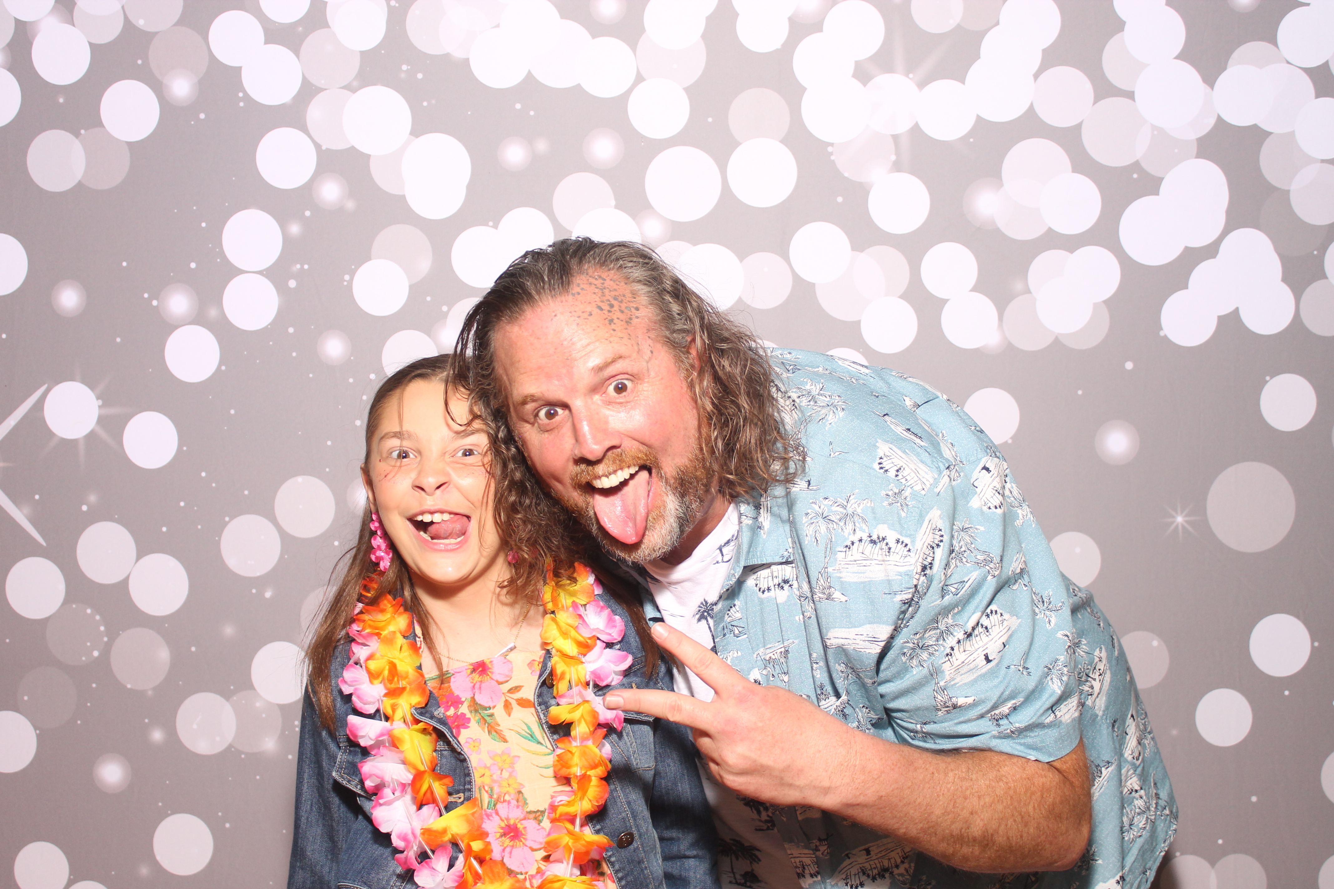 Mariemount Father Daughter Dance | View more photos from the event at gallery.photoboothcincy.com/u/PhotoBoothCincy/Mariemount-Father-Daughter-Dance-0
