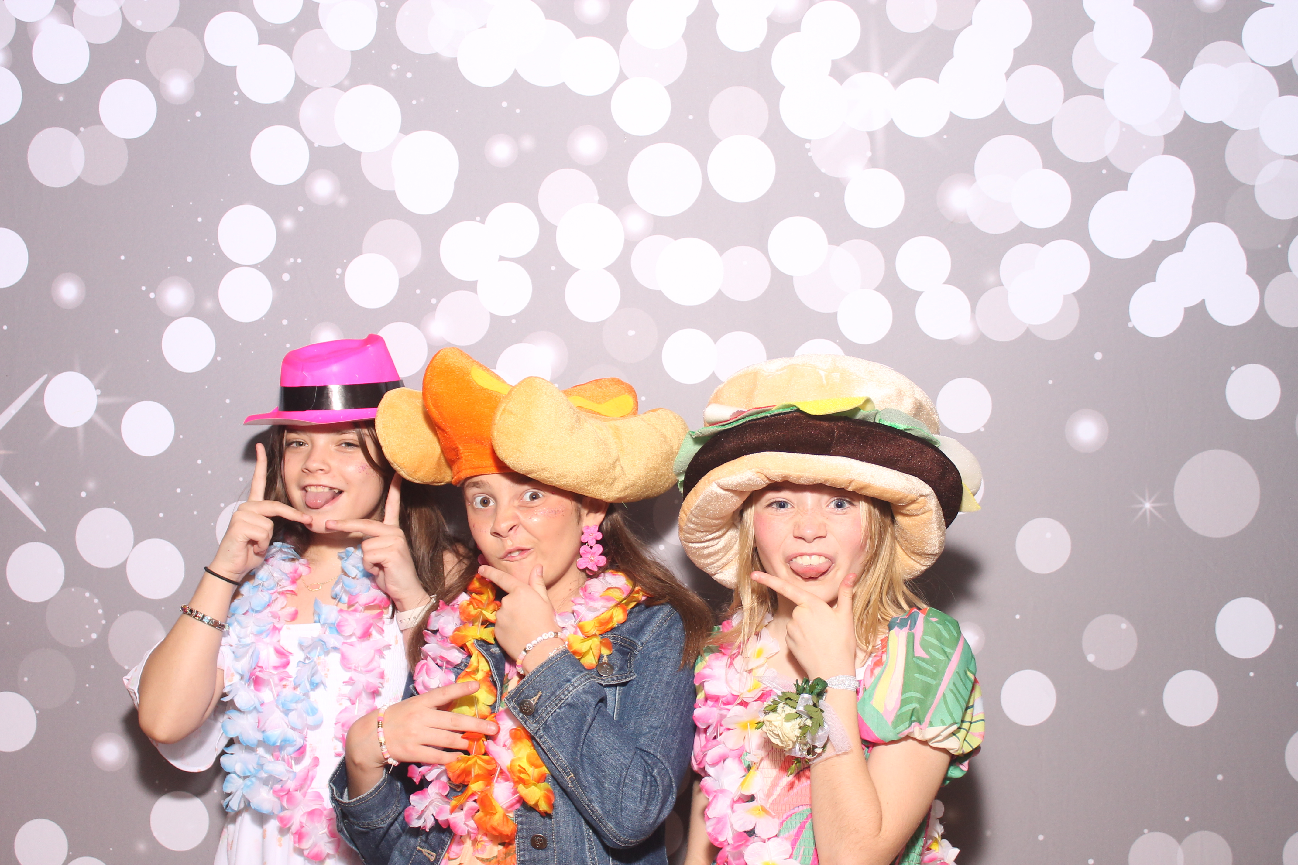 Mariemount Father Daughter Dance | View more photos from the event at gallery.photoboothcincy.com/u/PhotoBoothCincy/Mariemount-Father-Daughter-Dance-0