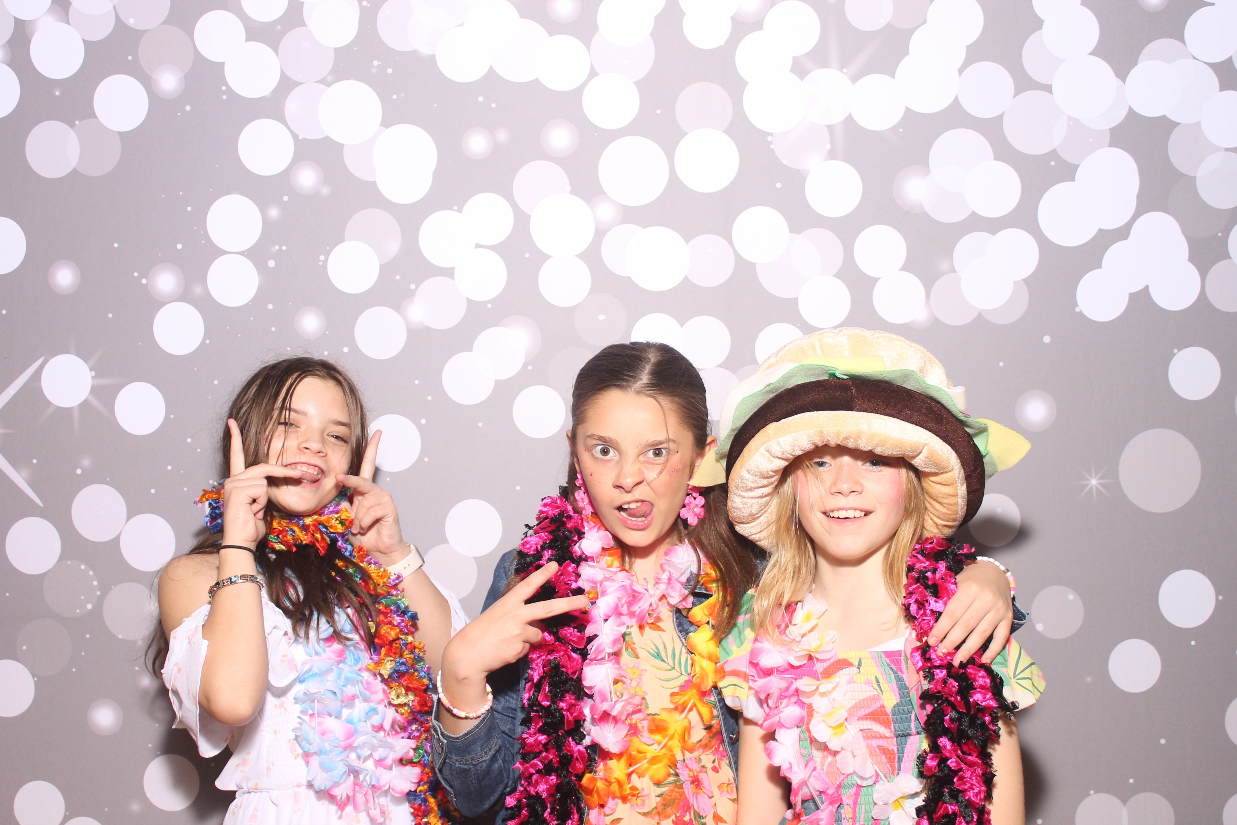 Mariemount Father Daughter Dance | View more photos from the event at gallery.photoboothcincy.com/u/PhotoBoothCincy/Mariemount-Father-Daughter-Dance-0