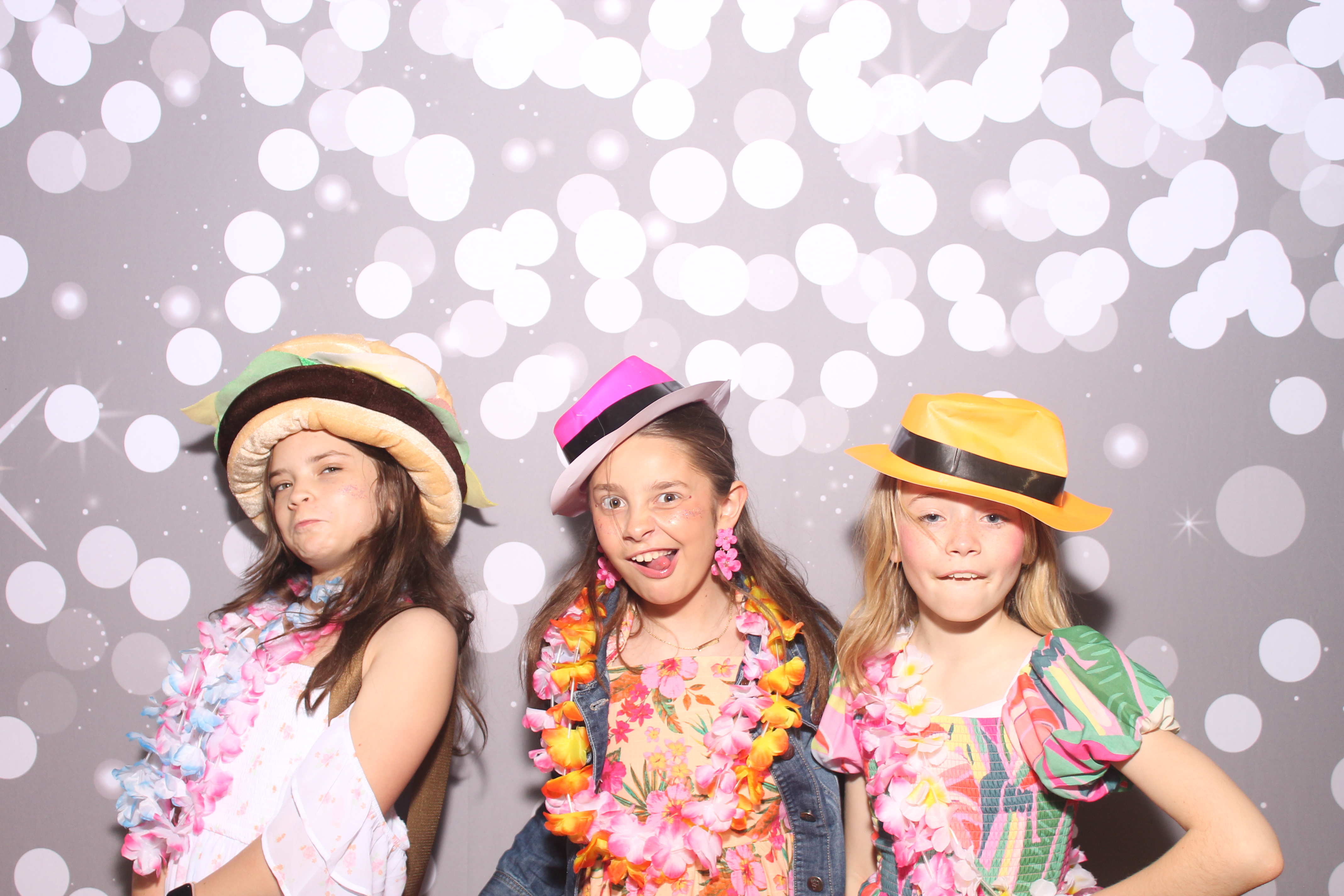 Mariemount Father Daughter Dance | View more photos from the event at gallery.photoboothcincy.com/u/PhotoBoothCincy/Mariemount-Father-Daughter-Dance-0