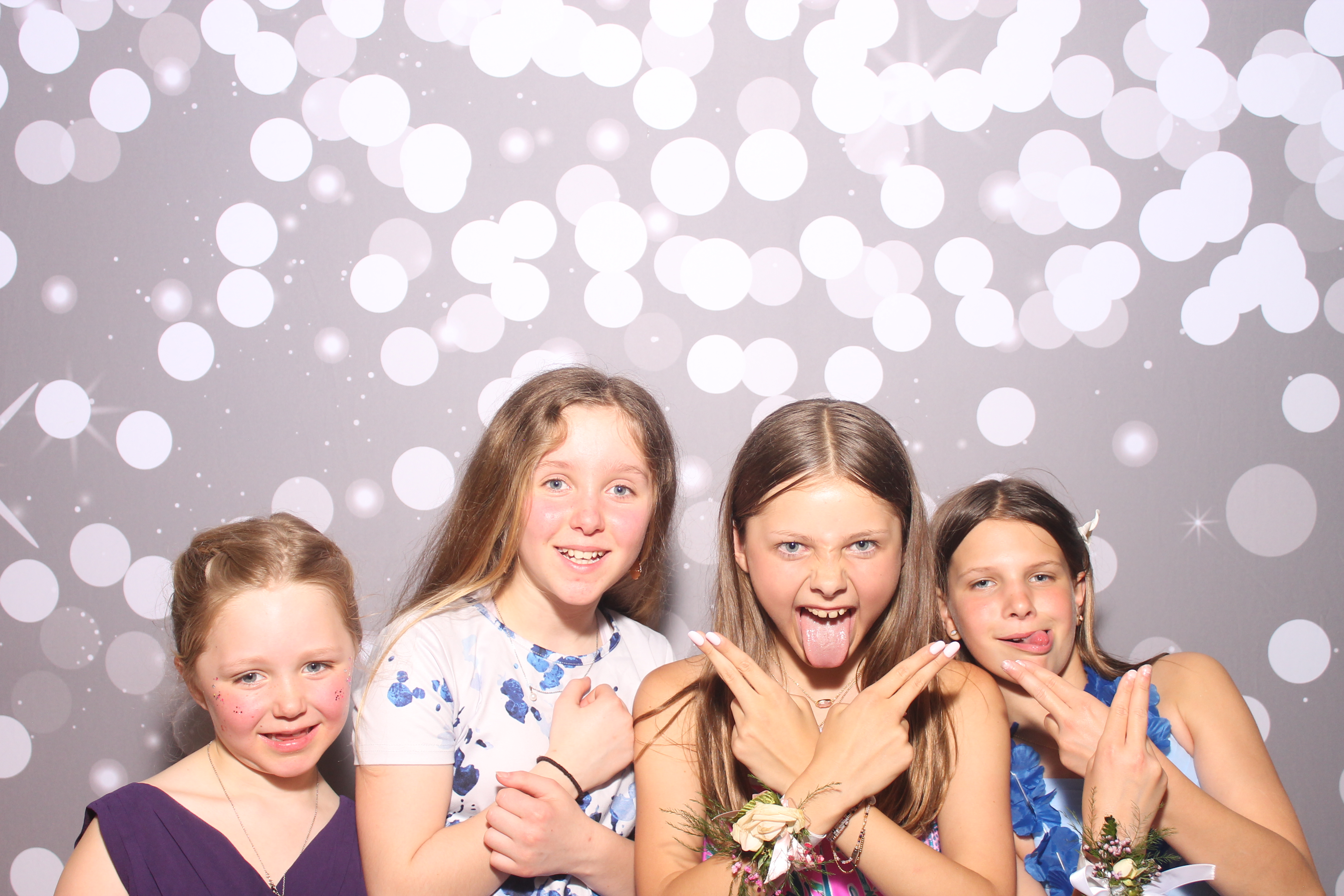 Mariemount Father Daughter Dance | View more photos from the event at gallery.photoboothcincy.com/u/PhotoBoothCincy/Mariemount-Father-Daughter-Dance-0