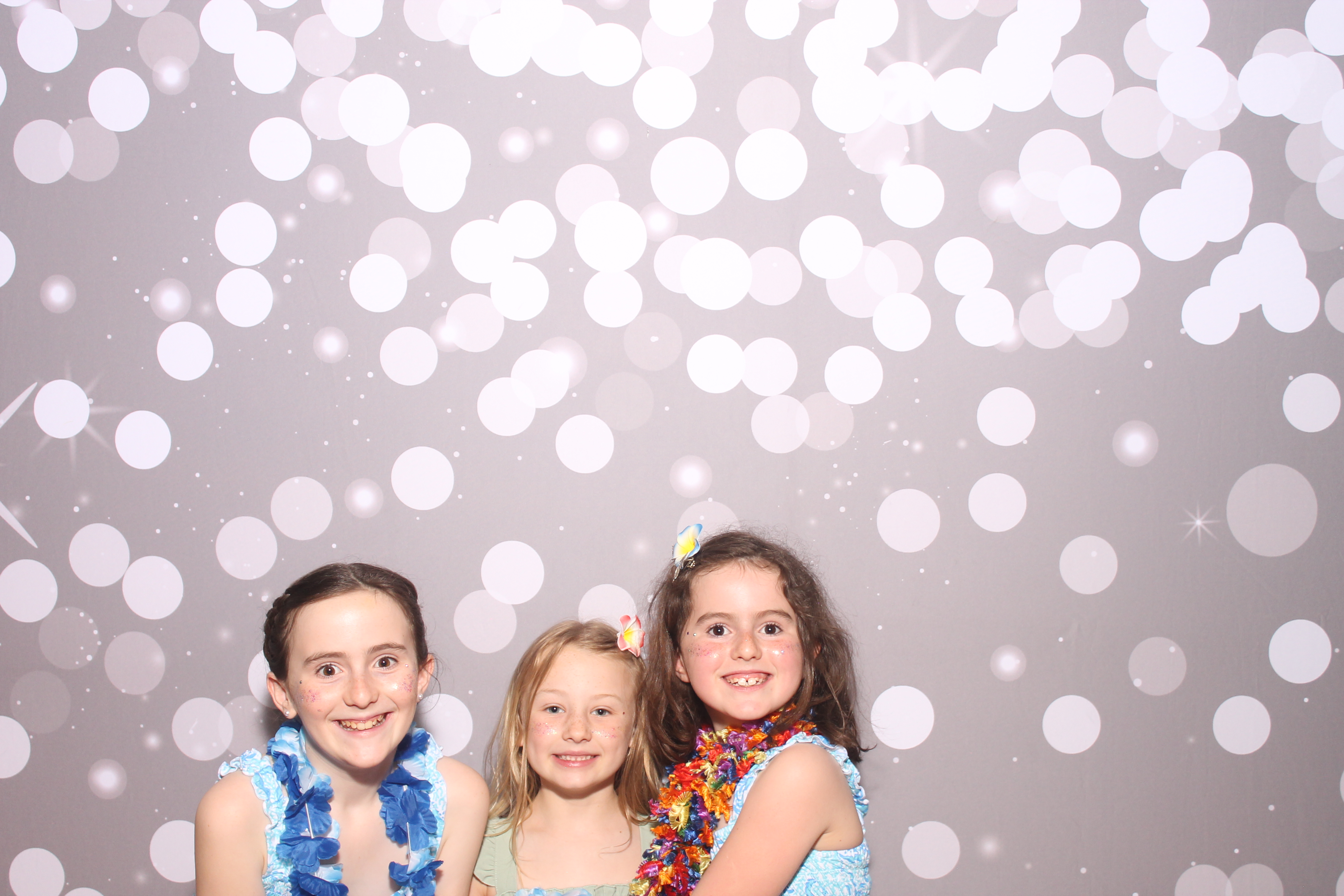 Mariemount Father Daughter Dance | View more photos from the event at gallery.photoboothcincy.com/u/PhotoBoothCincy/Mariemount-Father-Daughter-Dance-0