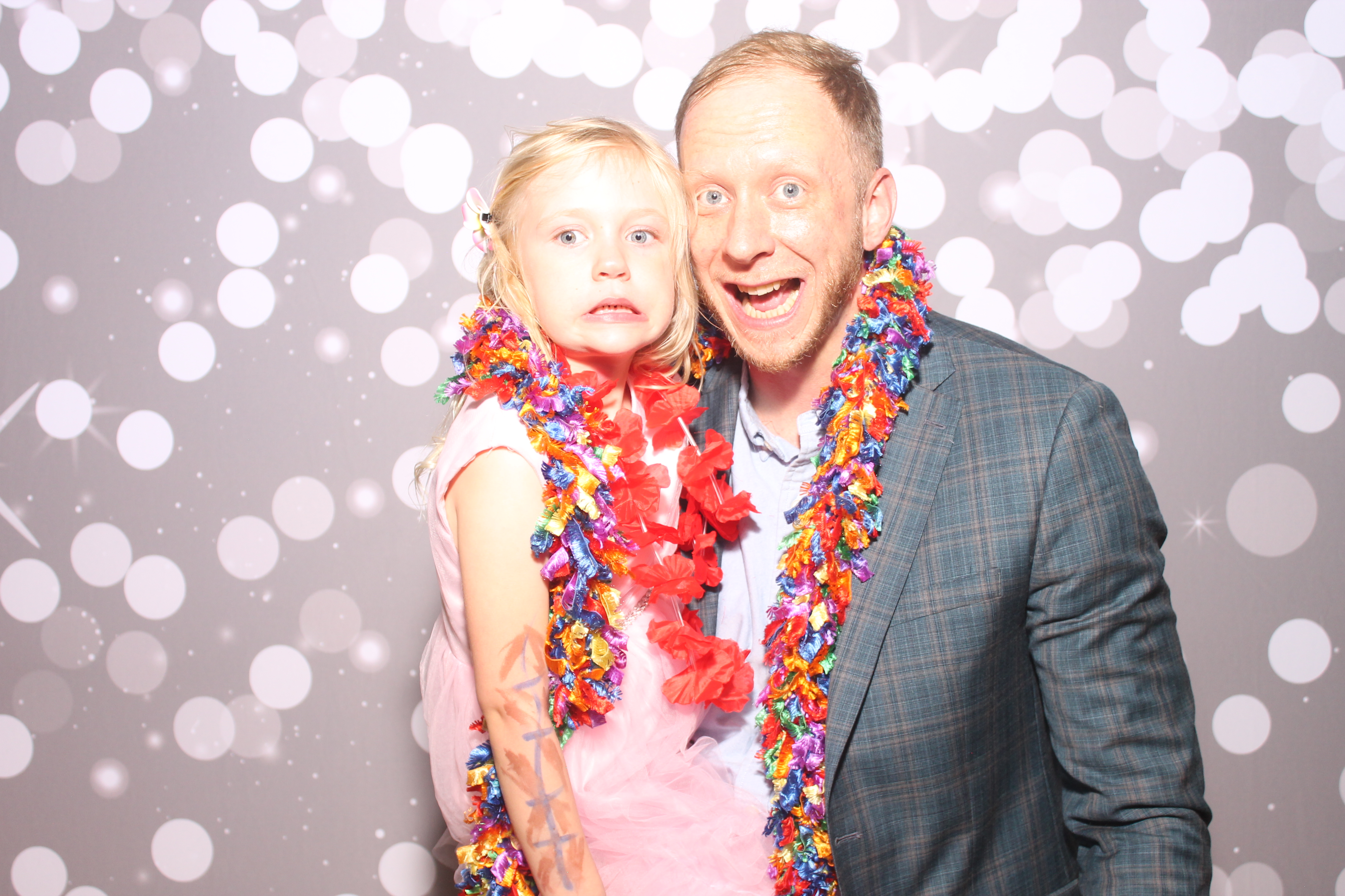 Mariemount Father Daughter Dance | View more photos from the event at gallery.photoboothcincy.com/u/PhotoBoothCincy/Mariemount-Father-Daughter-Dance-0