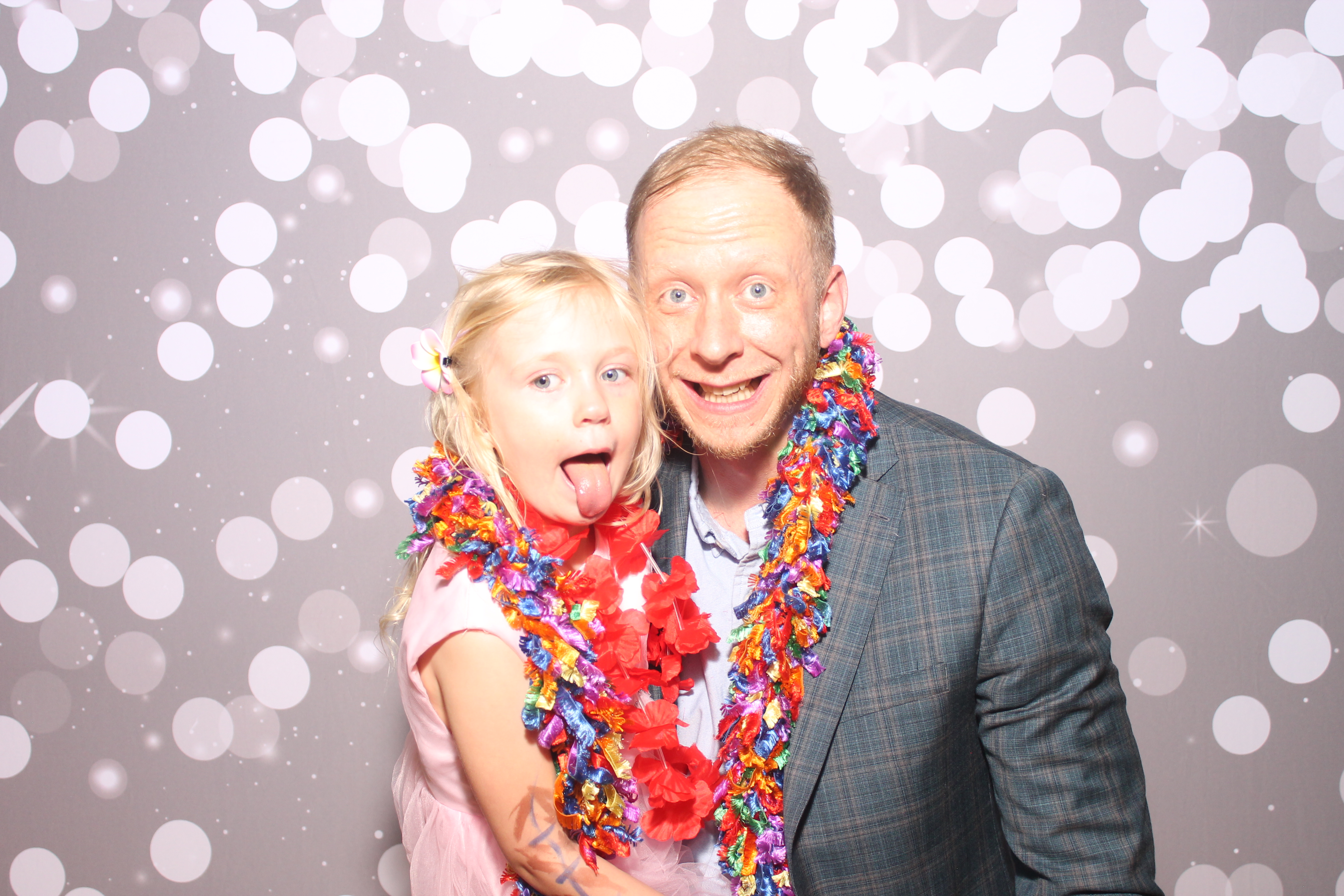 Mariemount Father Daughter Dance | View more photos from the event at gallery.photoboothcincy.com/u/PhotoBoothCincy/Mariemount-Father-Daughter-Dance-0