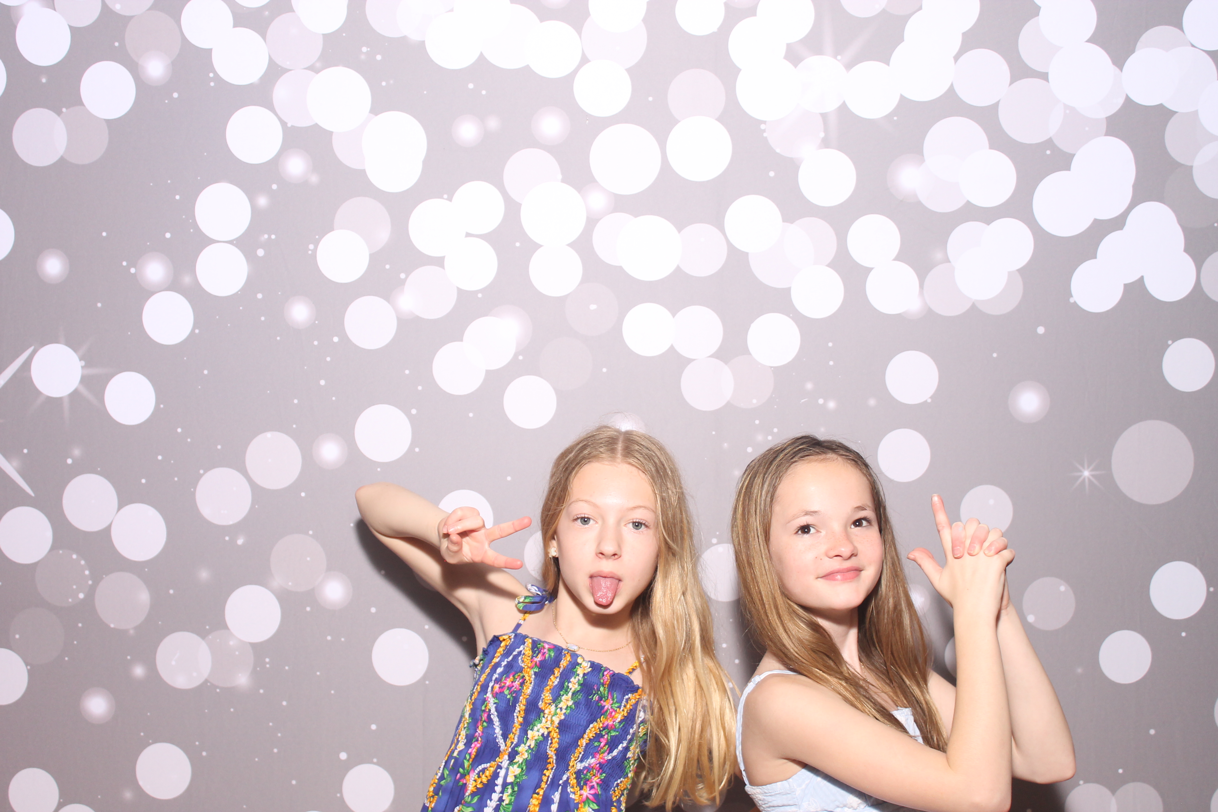 Mariemount Father Daughter Dance | View more photos from the event at gallery.photoboothcincy.com/u/PhotoBoothCincy/Mariemount-Father-Daughter-Dance-0
