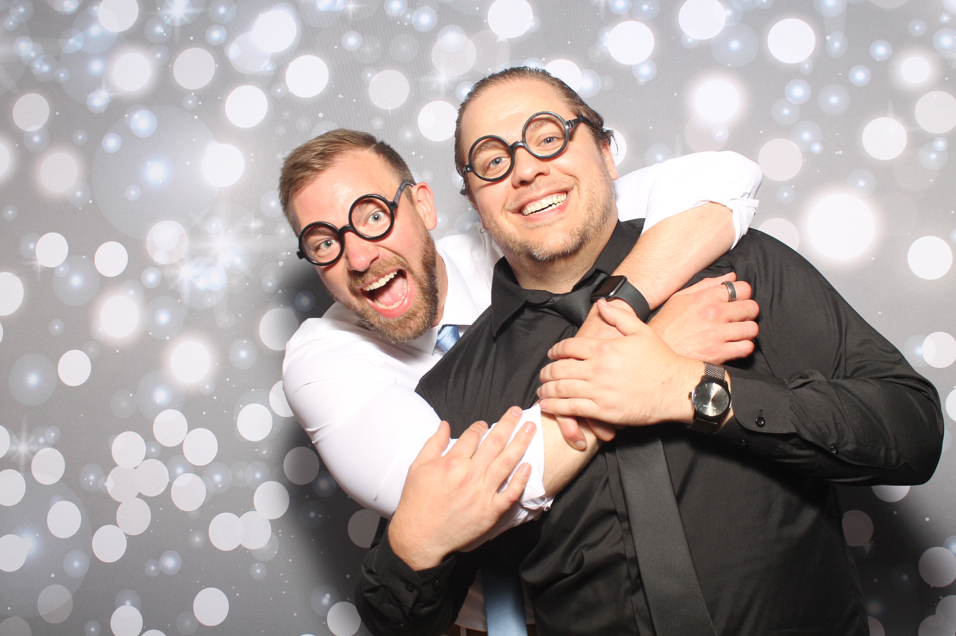Matt & Shelbi Reception | View more photos from the event at gallery.photoboothcincy.com/u/PhotoBoothCincy/Matt-Shelbi-Reception