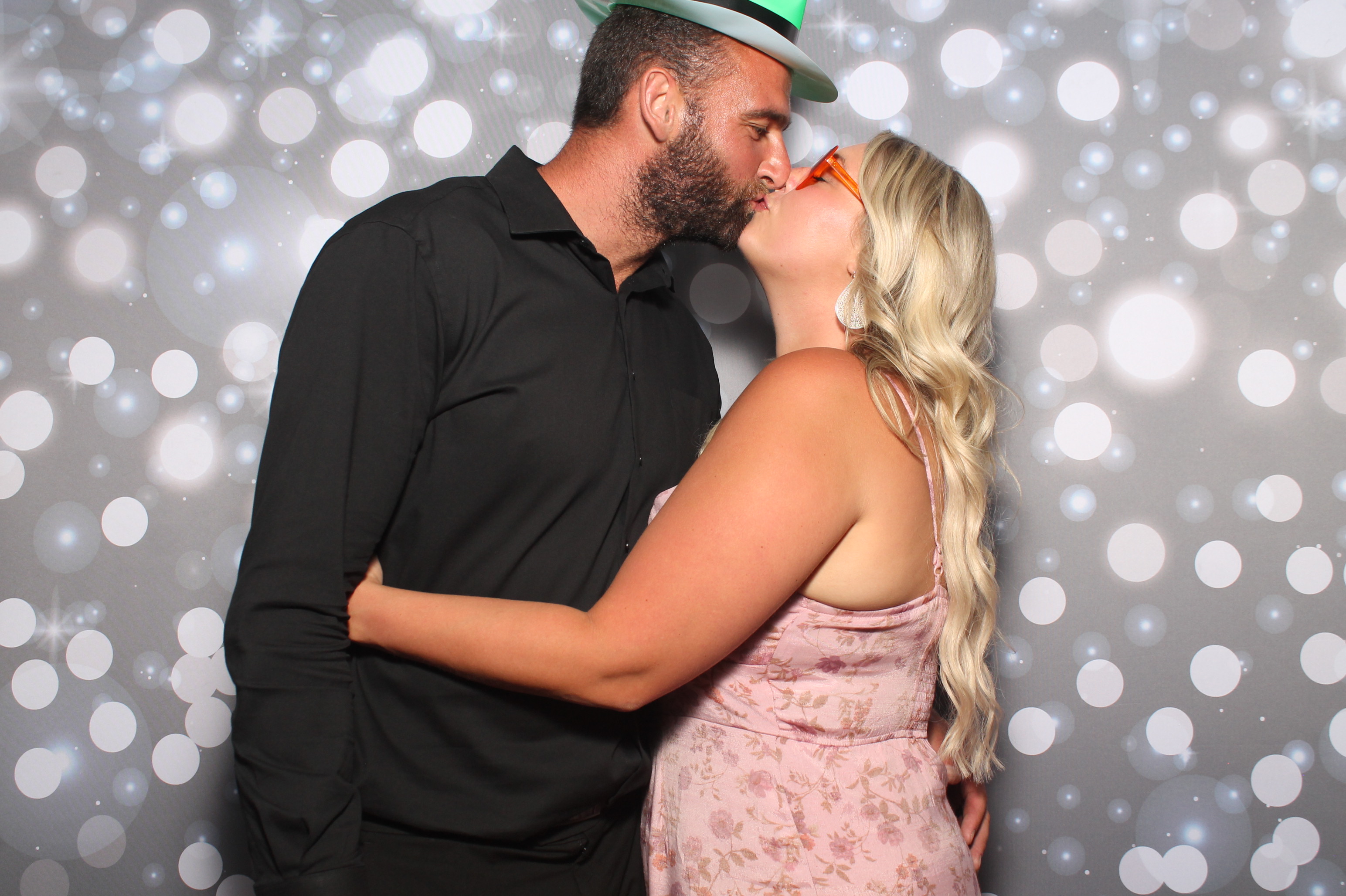 Matt & Shelbi Reception | View more photos from the event at gallery.photoboothcincy.com/u/PhotoBoothCincy/Matt-Shelbi-Reception