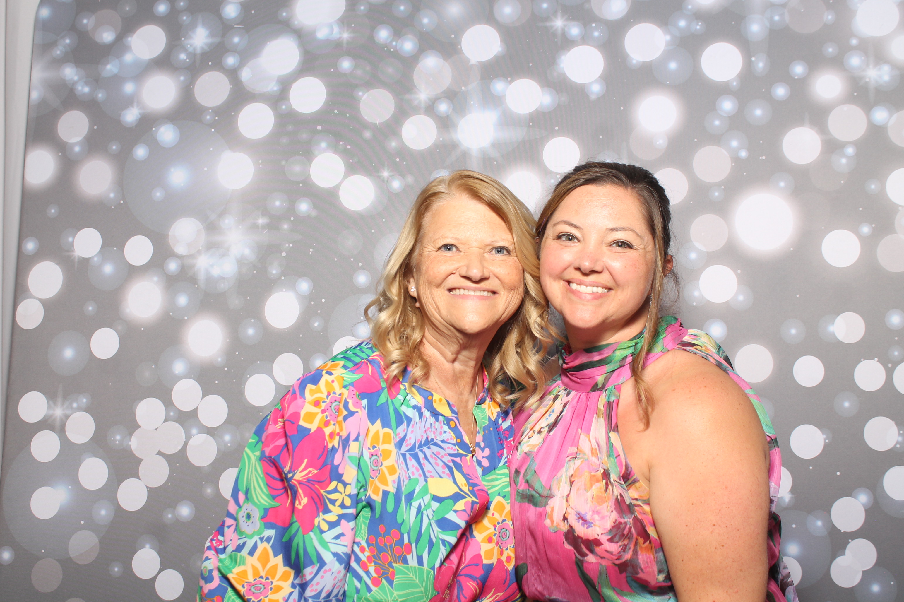 Matt & Shelbi Reception | View more photos from the event at gallery.photoboothcincy.com/u/PhotoBoothCincy/Matt-Shelbi-Reception