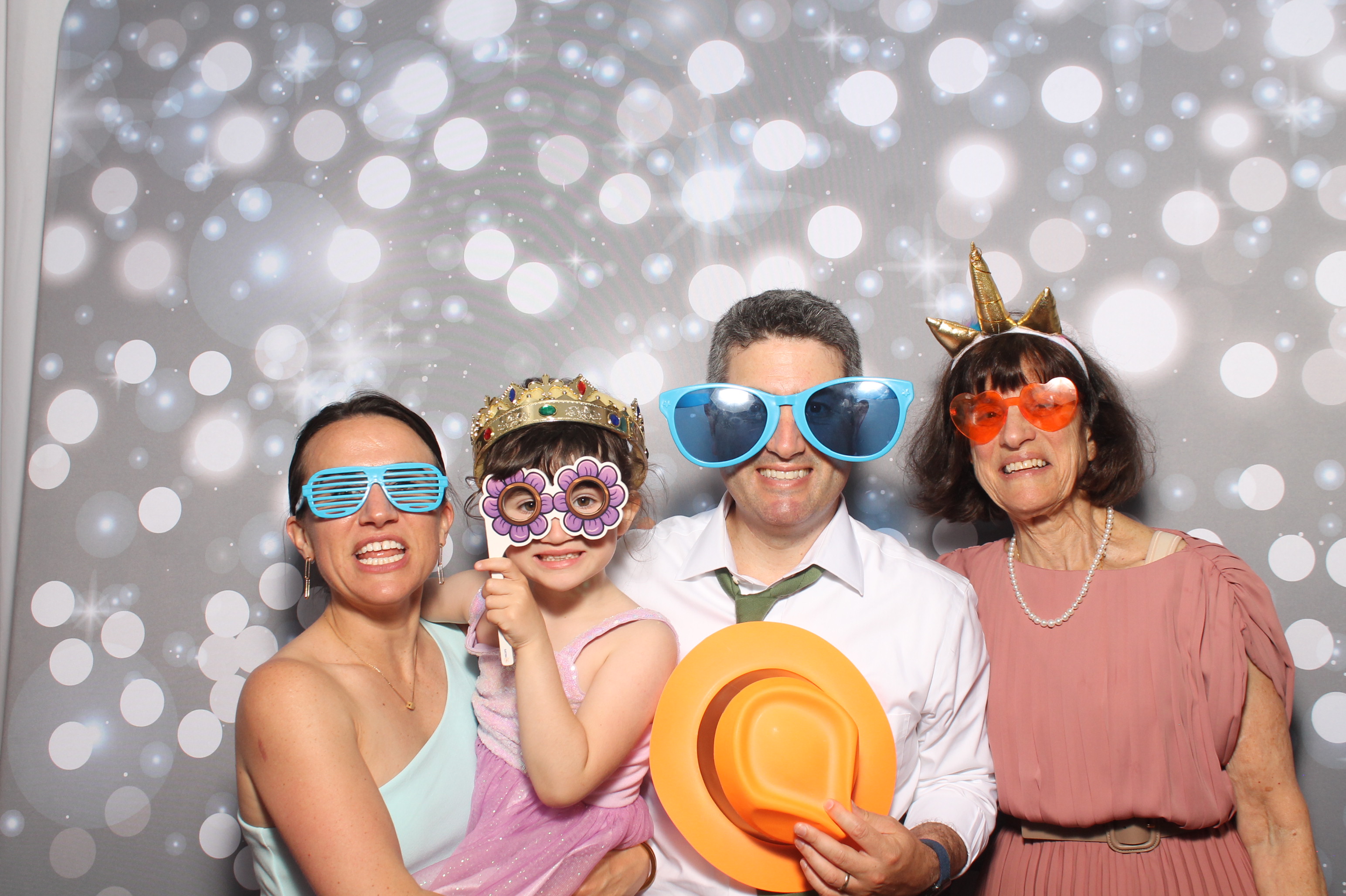 Matt & Shelbi Reception | View more photos from the event at gallery.photoboothcincy.com/u/PhotoBoothCincy/Matt-Shelbi-Reception