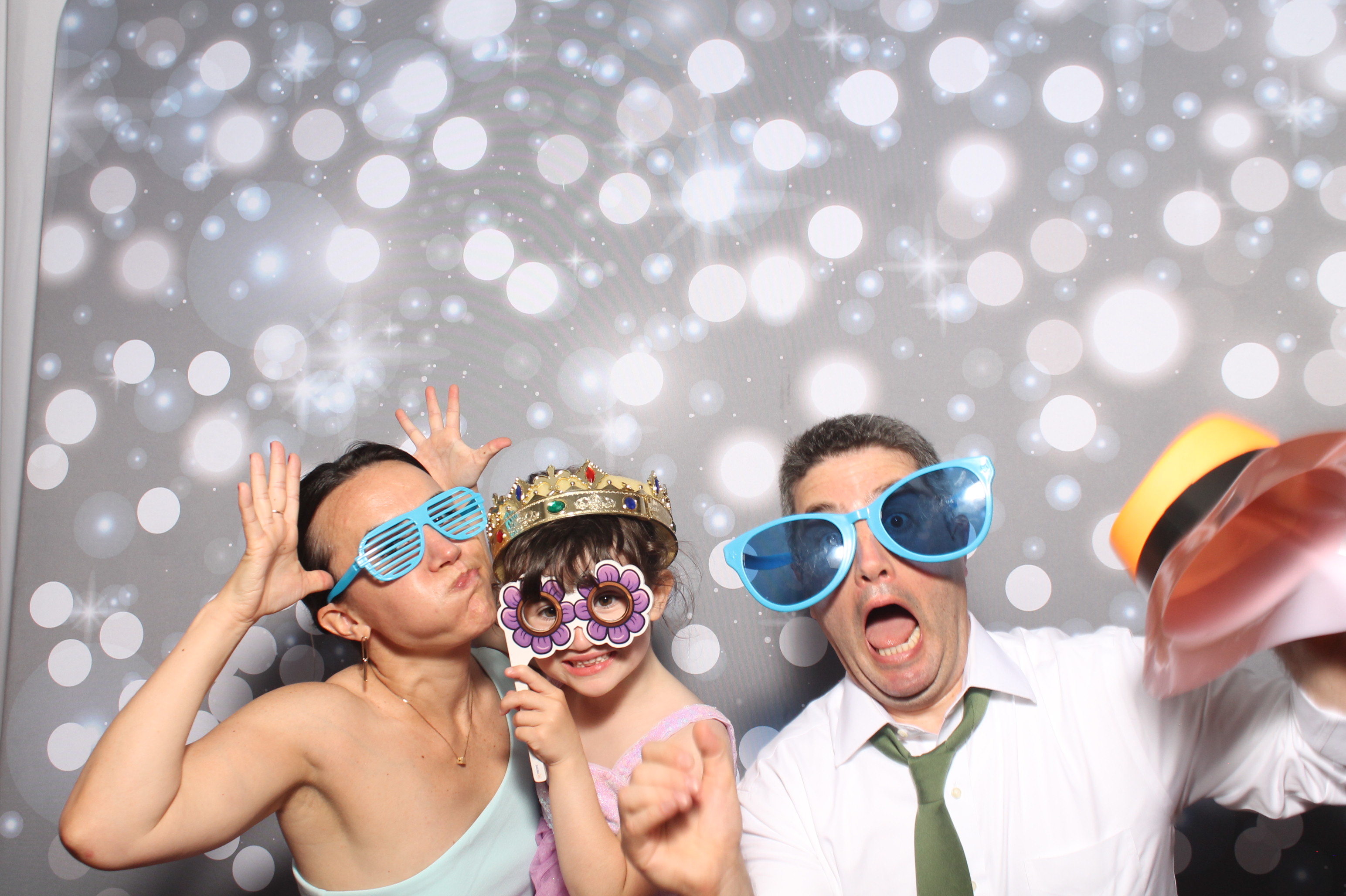 Matt & Shelbi Reception | View more photos from the event at gallery.photoboothcincy.com/u/PhotoBoothCincy/Matt-Shelbi-Reception