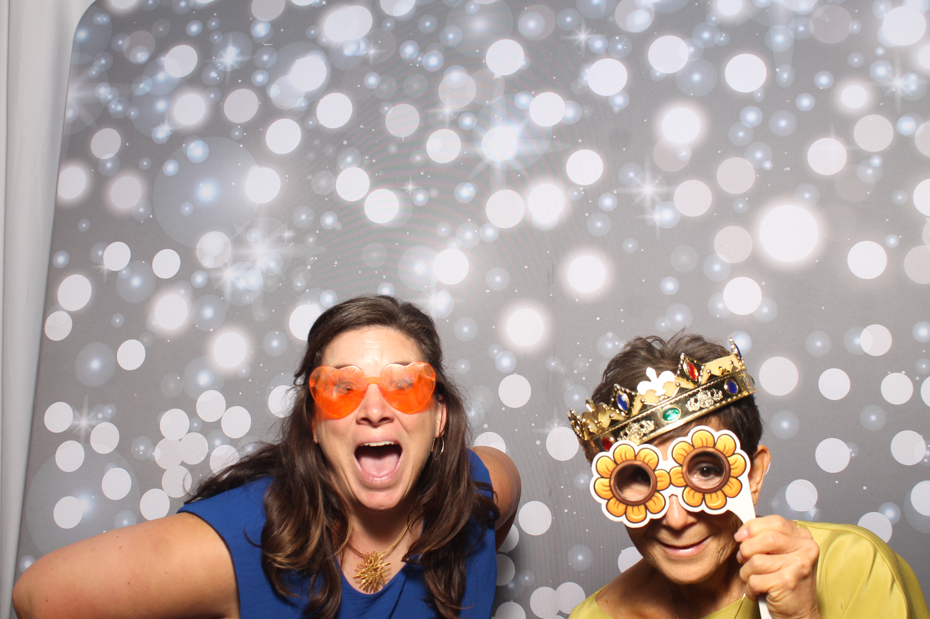 Matt & Shelbi Reception | View more photos from the event at gallery.photoboothcincy.com/u/PhotoBoothCincy/Matt-Shelbi-Reception
