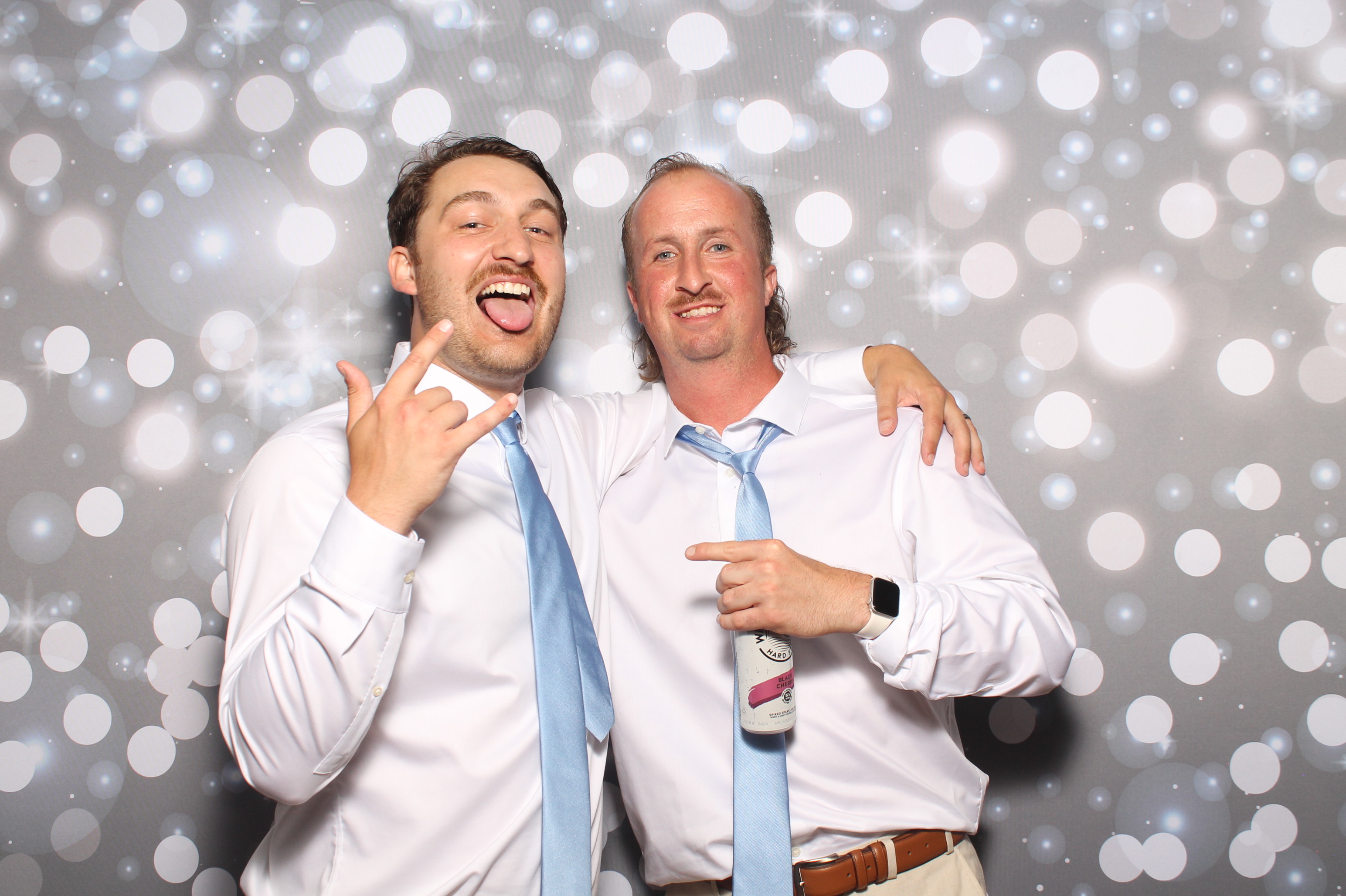 Matt & Shelbi Reception | View more photos from the event at gallery.photoboothcincy.com/u/PhotoBoothCincy/Matt-Shelbi-Reception