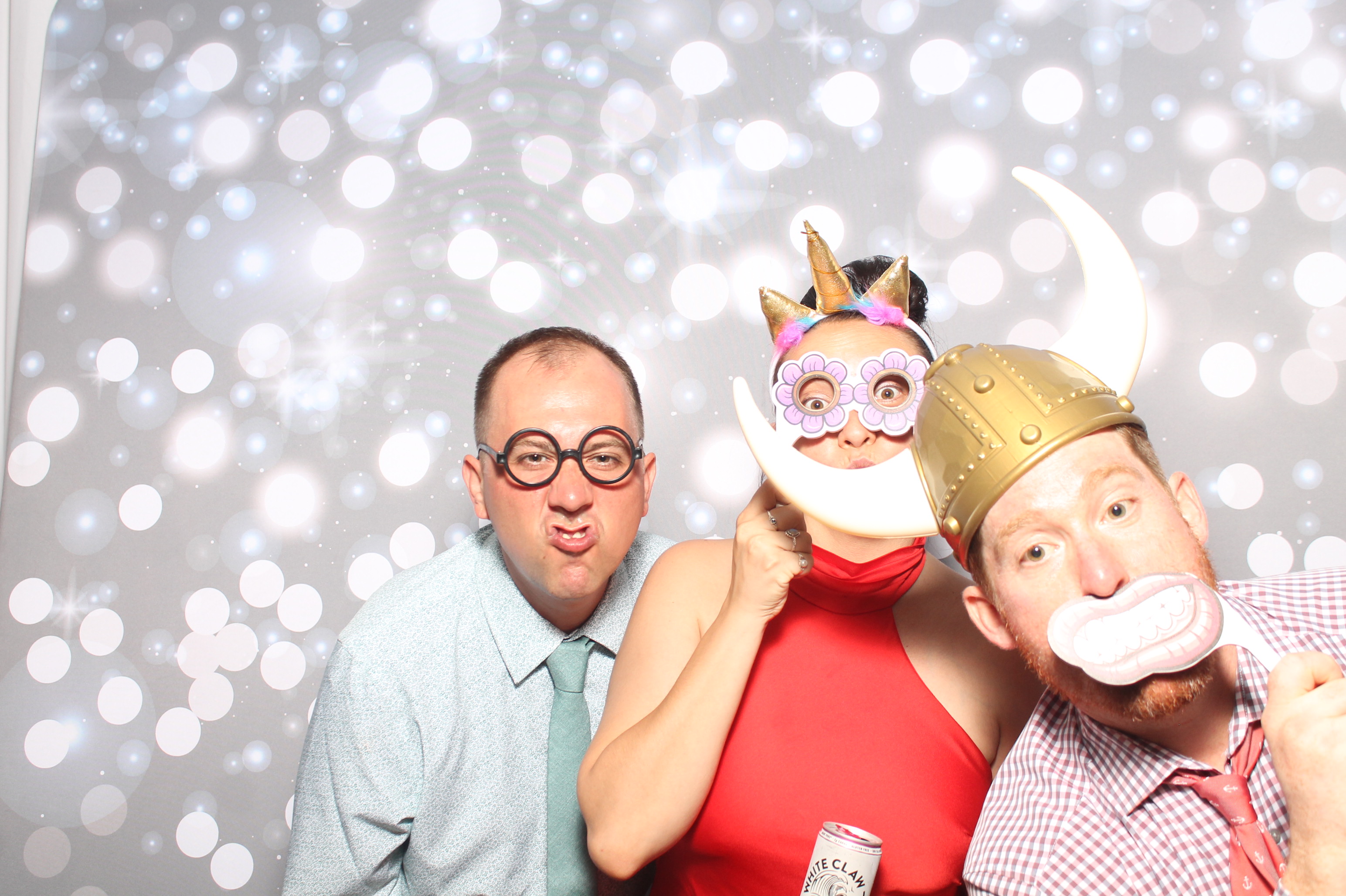 Matt & Shelbi Reception | View more photos from the event at gallery.photoboothcincy.com/u/PhotoBoothCincy/Matt-Shelbi-Reception