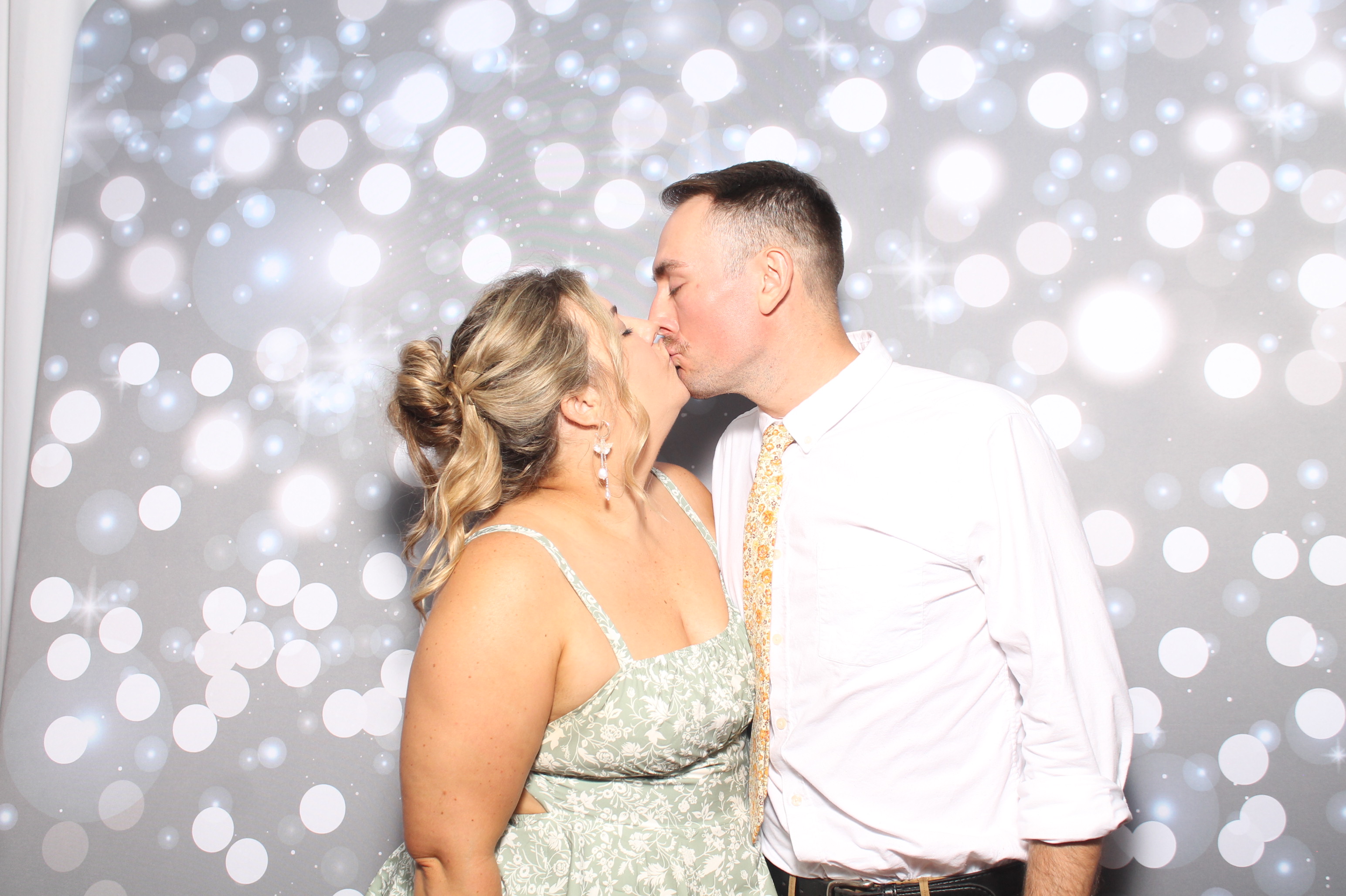 Matt & Shelbi Reception | View more photos from the event at gallery.photoboothcincy.com/u/PhotoBoothCincy/Matt-Shelbi-Reception