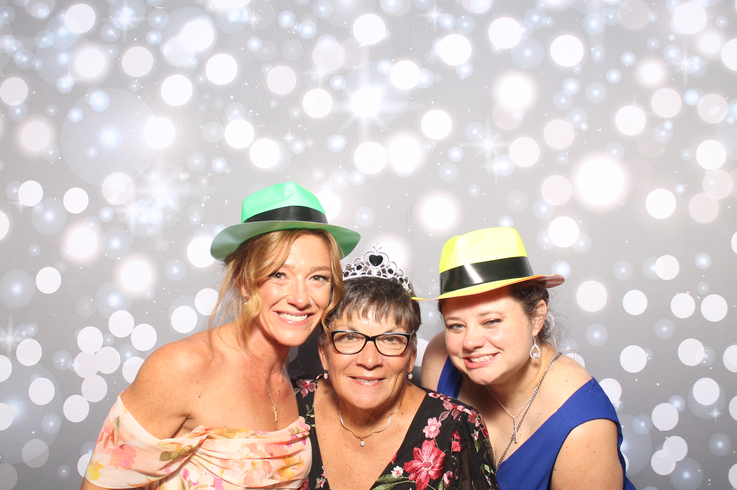 Matt & Shelbi Reception | View more photos from the event at gallery.photoboothcincy.com/u/PhotoBoothCincy/Matt-Shelbi-Reception
