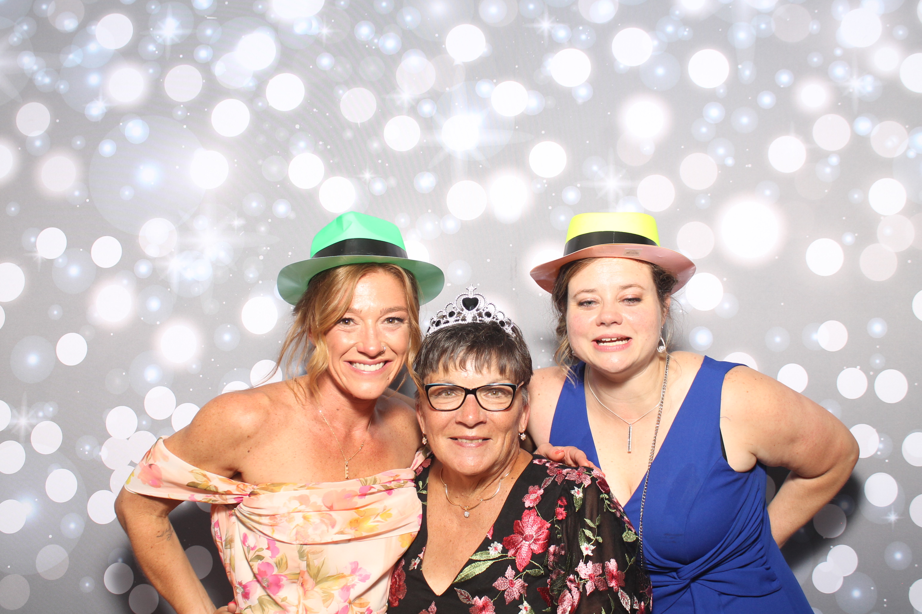 Matt & Shelbi Reception | View more photos from the event at gallery.photoboothcincy.com/u/PhotoBoothCincy/Matt-Shelbi-Reception