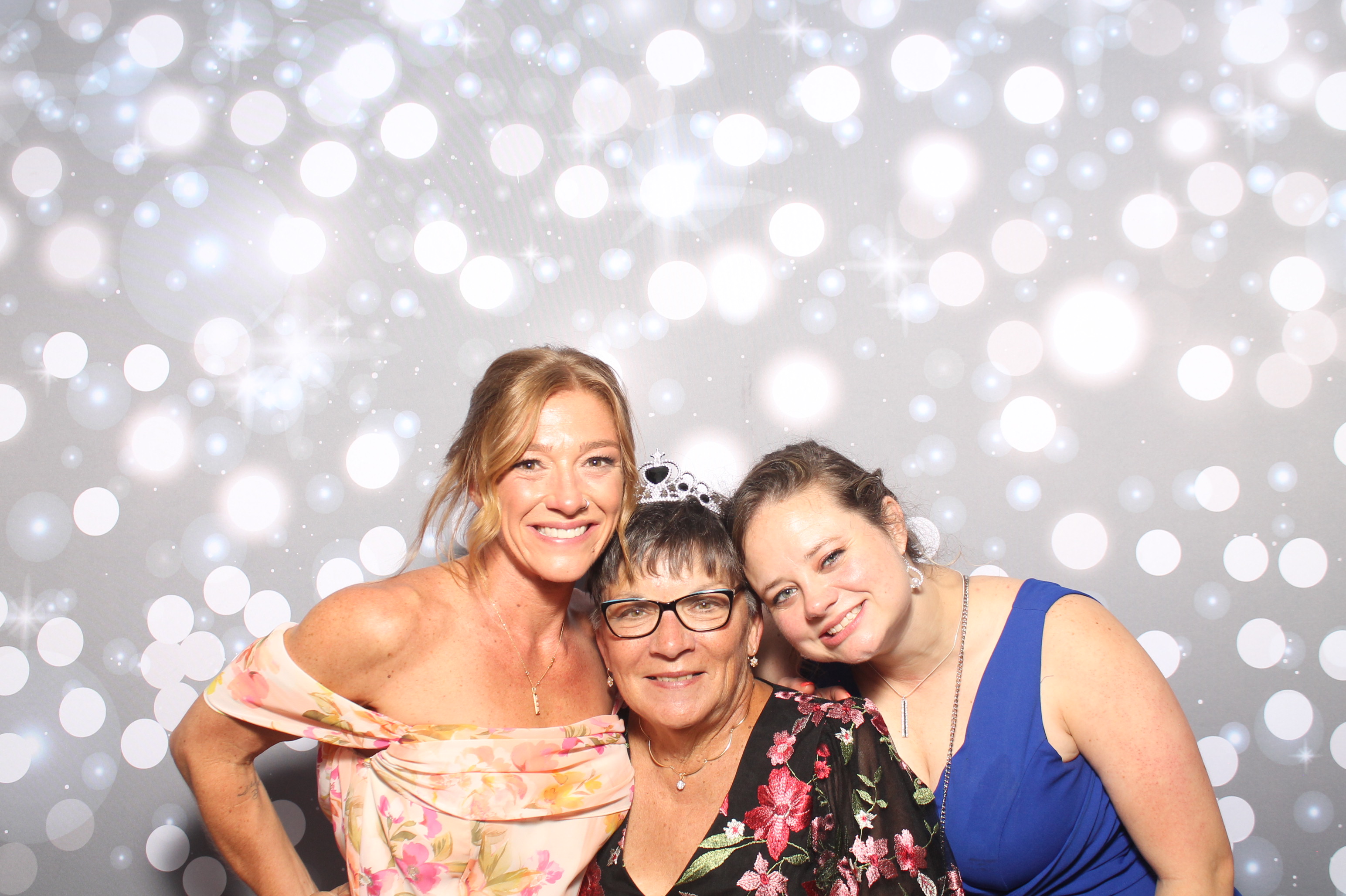 Matt & Shelbi Reception | View more photos from the event at gallery.photoboothcincy.com/u/PhotoBoothCincy/Matt-Shelbi-Reception