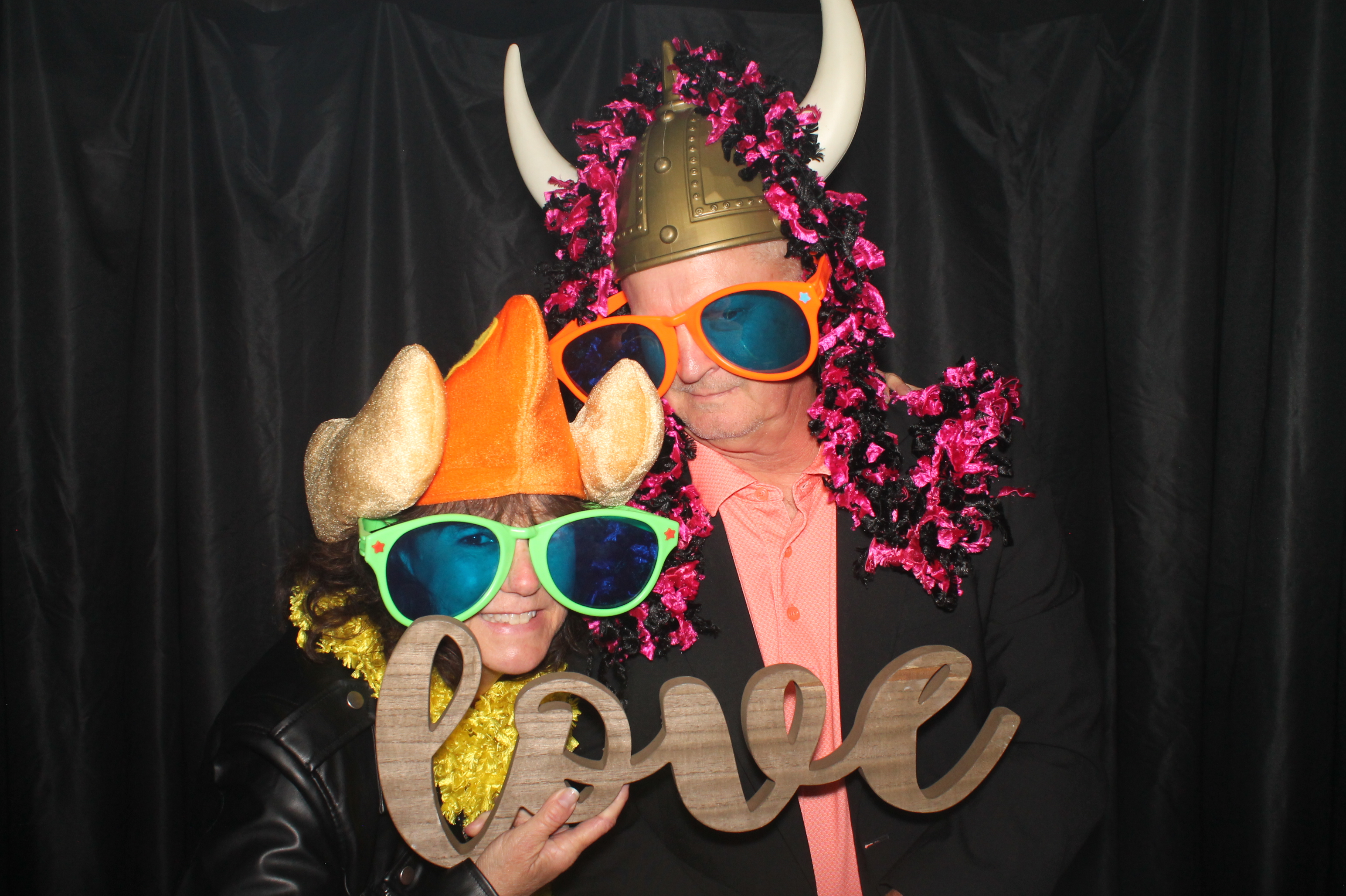 Megan & Shawn | View more photos from the event at gallery.photoboothcincy.com/u/PhotoBoothCincy/Megan-Shawn