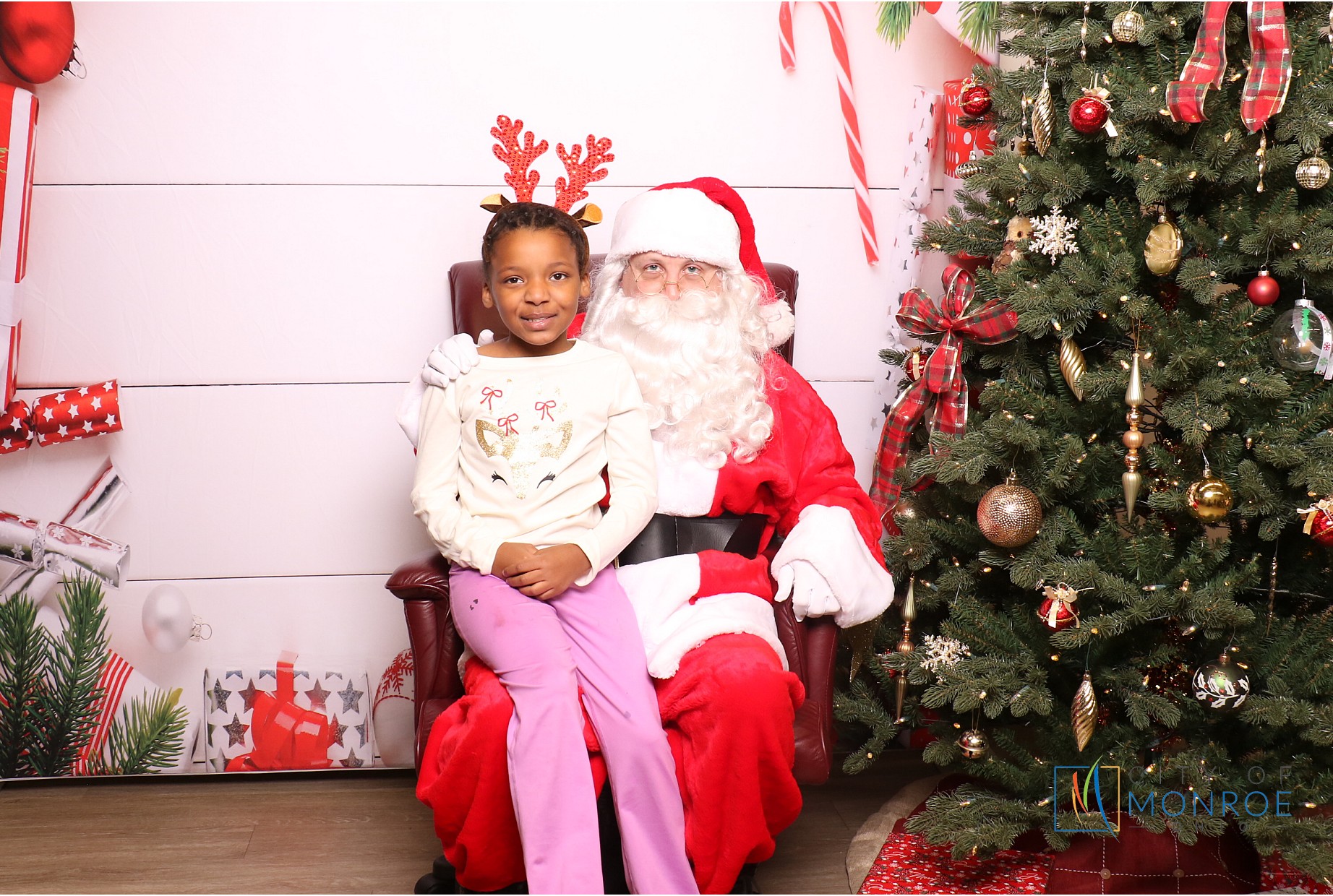 Monroe Tree Lighting | View more photos from the event at gallery.photoboothcincy.com/u/PhotoBoothCincy/Monroe-Tree-Lighting