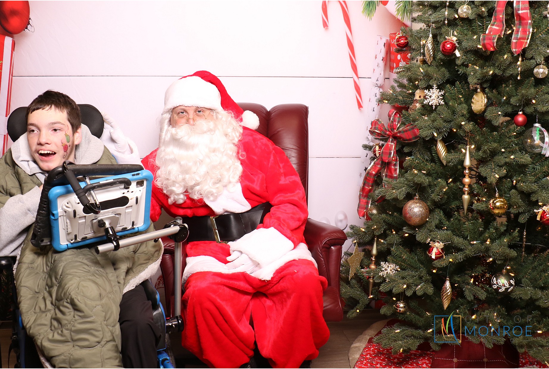 Monroe Tree Lighting | View more photos from the event at gallery.photoboothcincy.com/u/PhotoBoothCincy/Monroe-Tree-Lighting