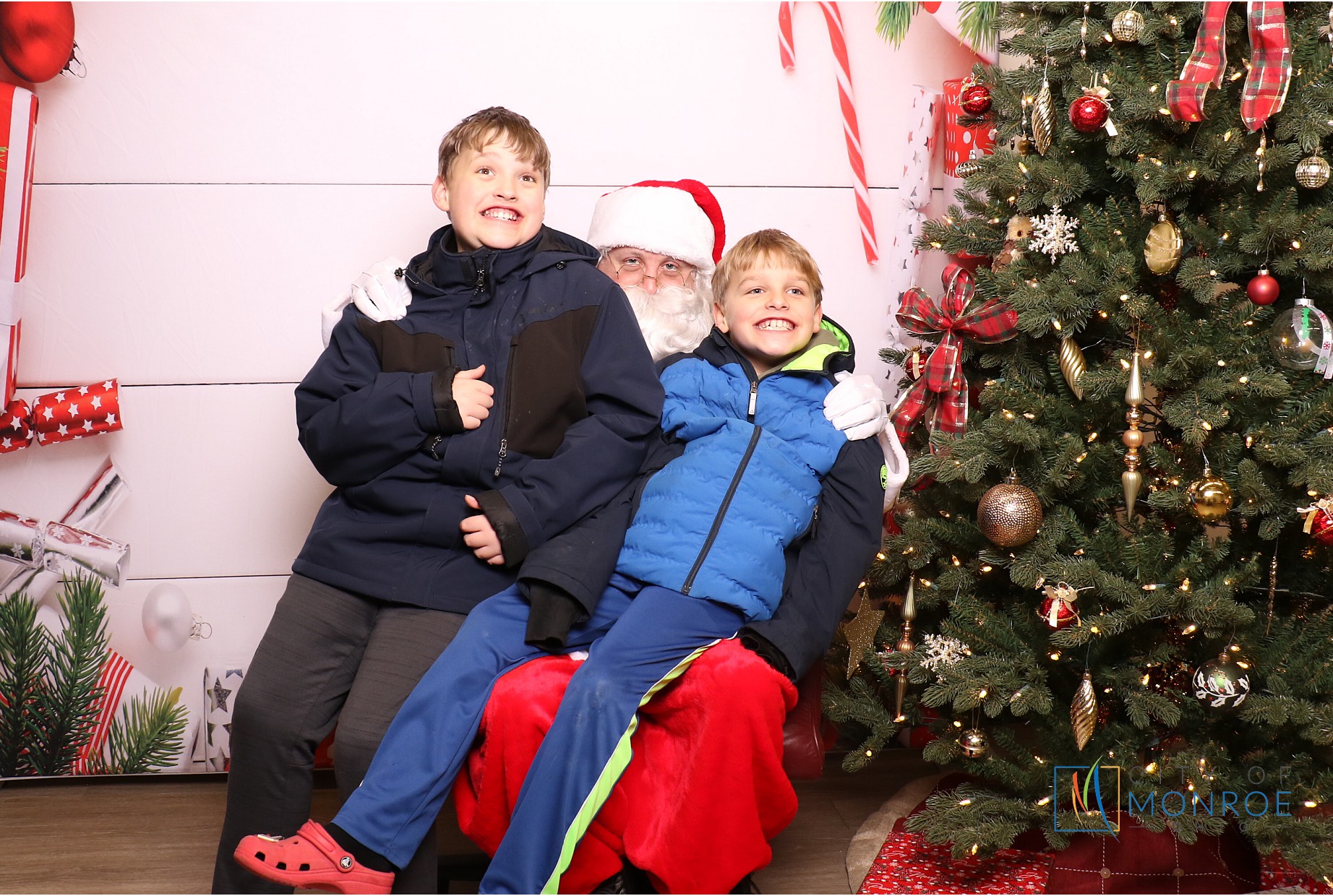 Monroe Tree Lighting | View more photos from the event at gallery.photoboothcincy.com/u/PhotoBoothCincy/Monroe-Tree-Lighting