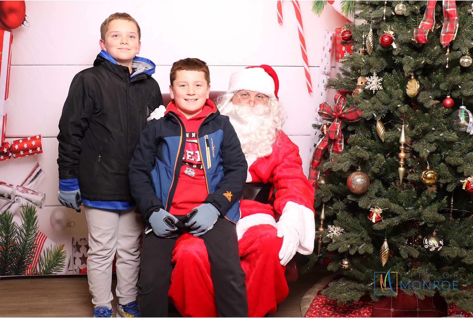 Monroe Tree Lighting | View more photos from the event at gallery.photoboothcincy.com/u/PhotoBoothCincy/Monroe-Tree-Lighting