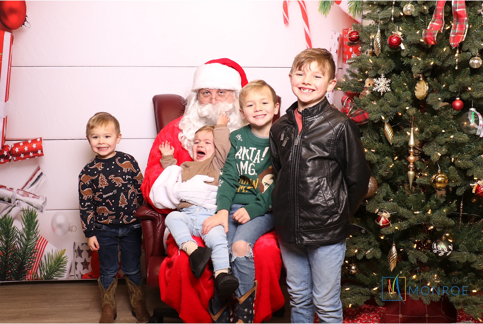 Monroe Tree Lighting | View more photos from the event at gallery.photoboothcincy.com/u/PhotoBoothCincy/Monroe-Tree-Lighting