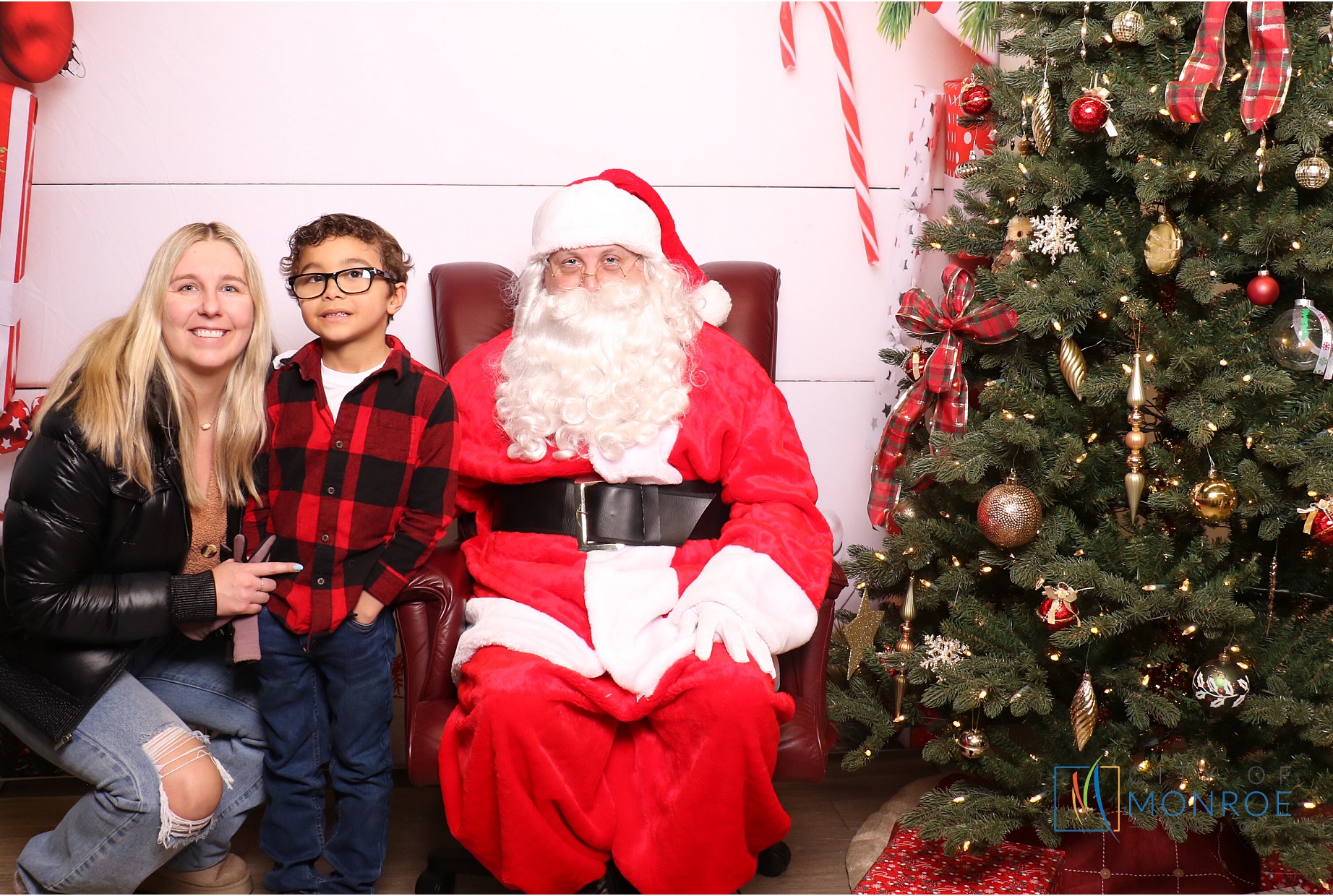 Monroe Tree Lighting | View more photos from the event at gallery.photoboothcincy.com/u/PhotoBoothCincy/Monroe-Tree-Lighting