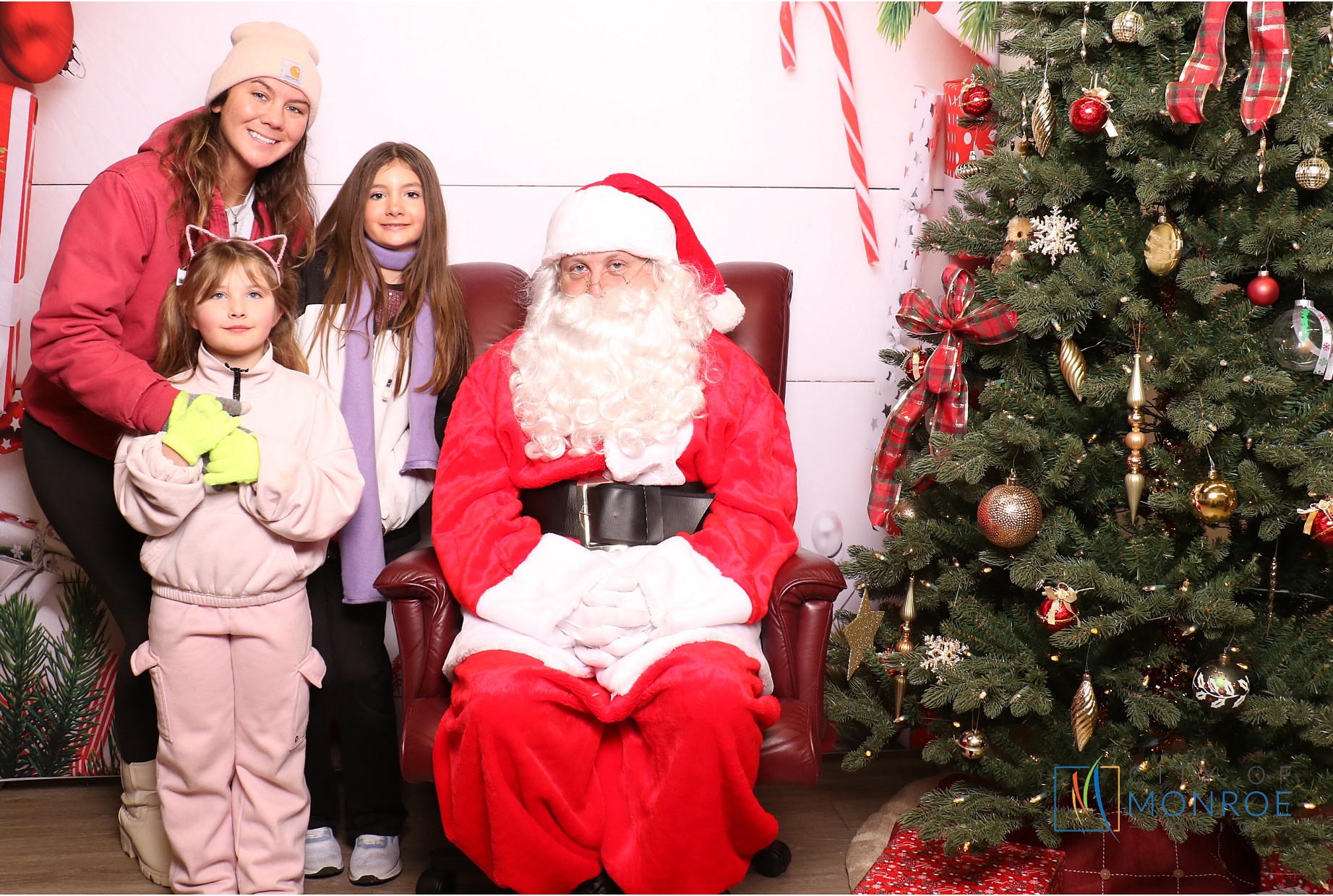 Monroe Tree Lighting | View more photos from the event at gallery.photoboothcincy.com/u/PhotoBoothCincy/Monroe-Tree-Lighting