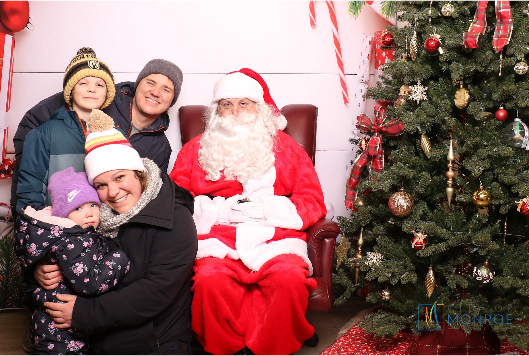 Monroe Tree Lighting | View more photos from the event at gallery.photoboothcincy.com/u/PhotoBoothCincy/Monroe-Tree-Lighting