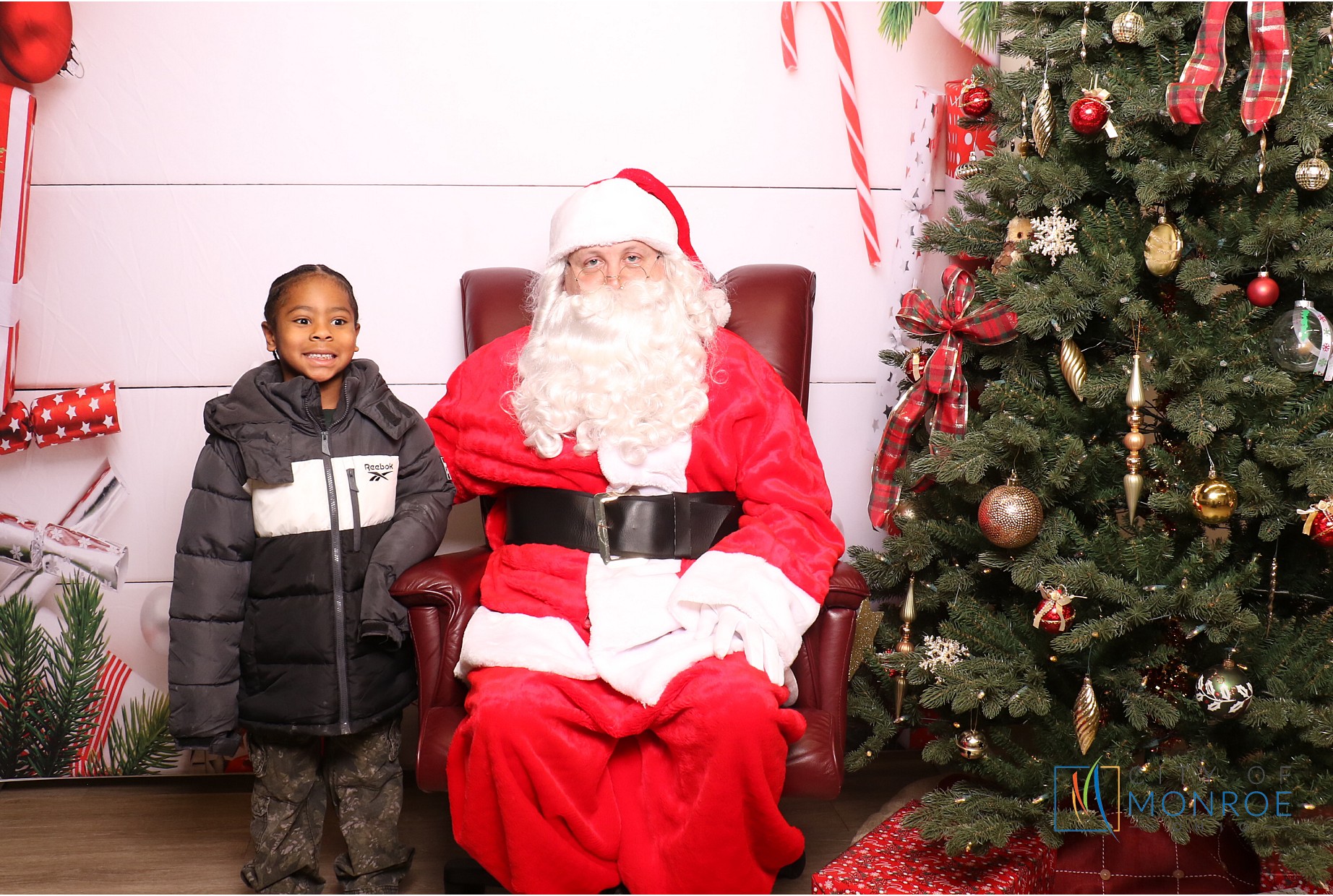Monroe Tree Lighting | View more photos from the event at gallery.photoboothcincy.com/u/PhotoBoothCincy/Monroe-Tree-Lighting