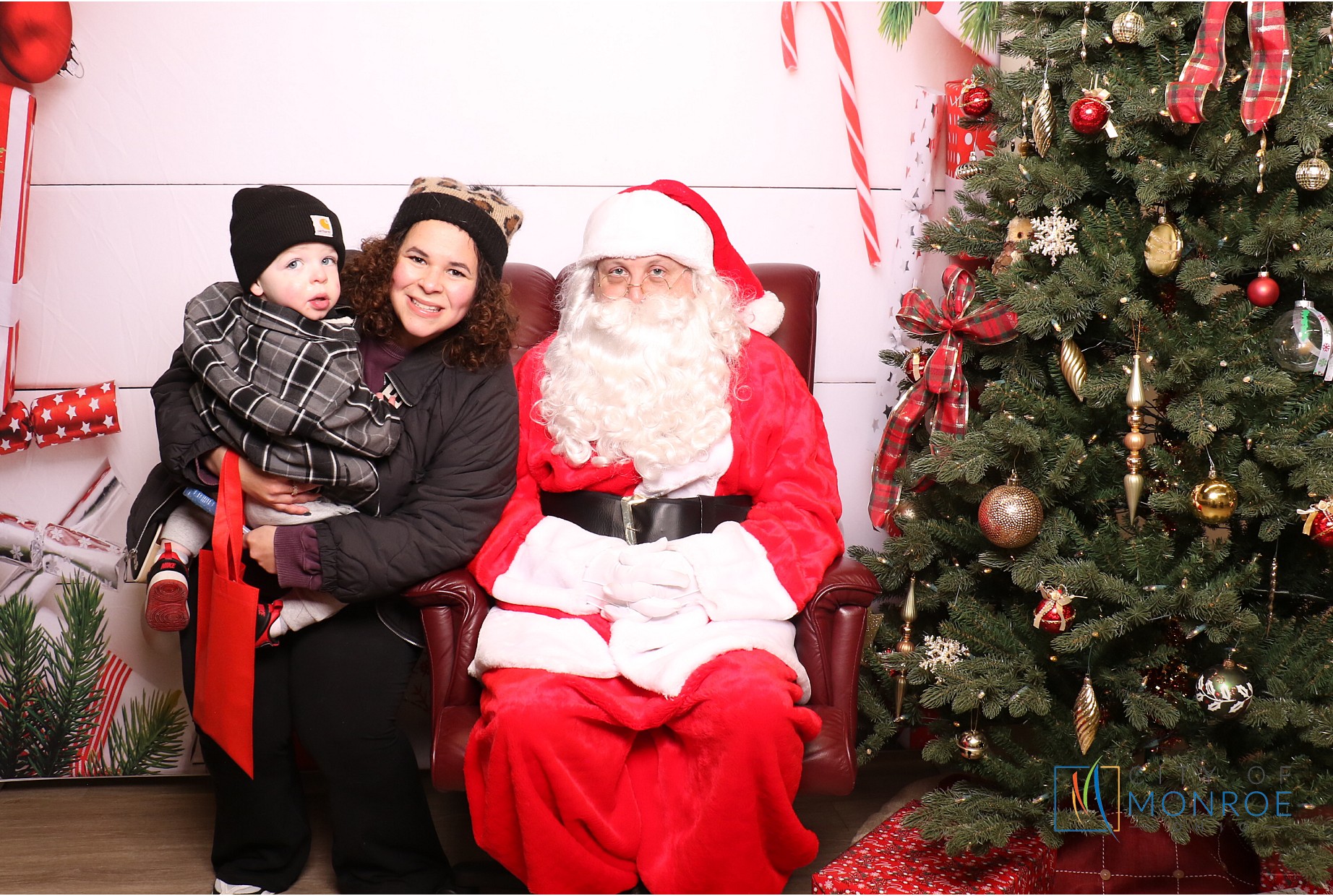 Monroe Tree Lighting | View more photos from the event at gallery.photoboothcincy.com/u/PhotoBoothCincy/Monroe-Tree-Lighting