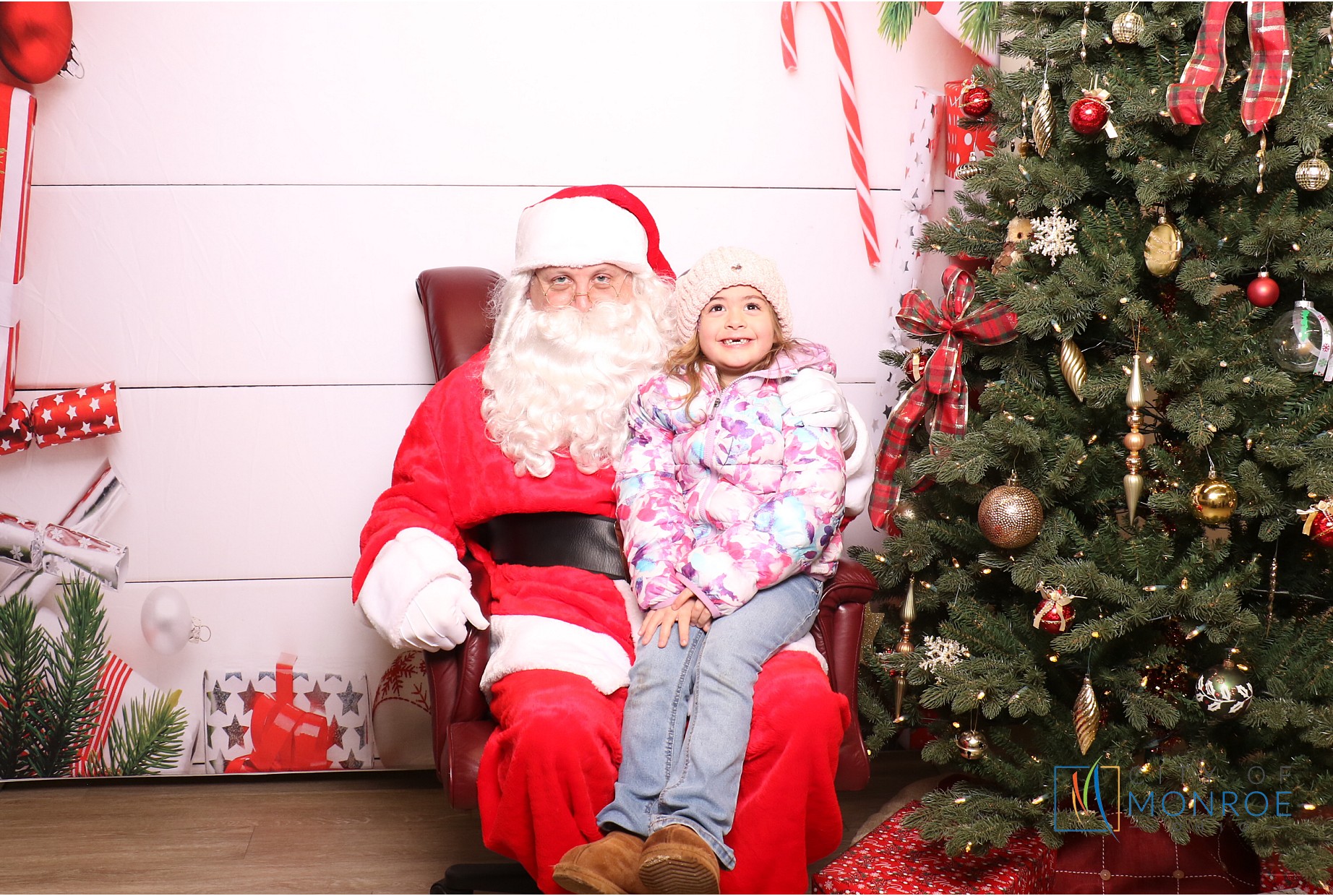 Monroe Tree Lighting | View more photos from the event at gallery.photoboothcincy.com/u/PhotoBoothCincy/Monroe-Tree-Lighting