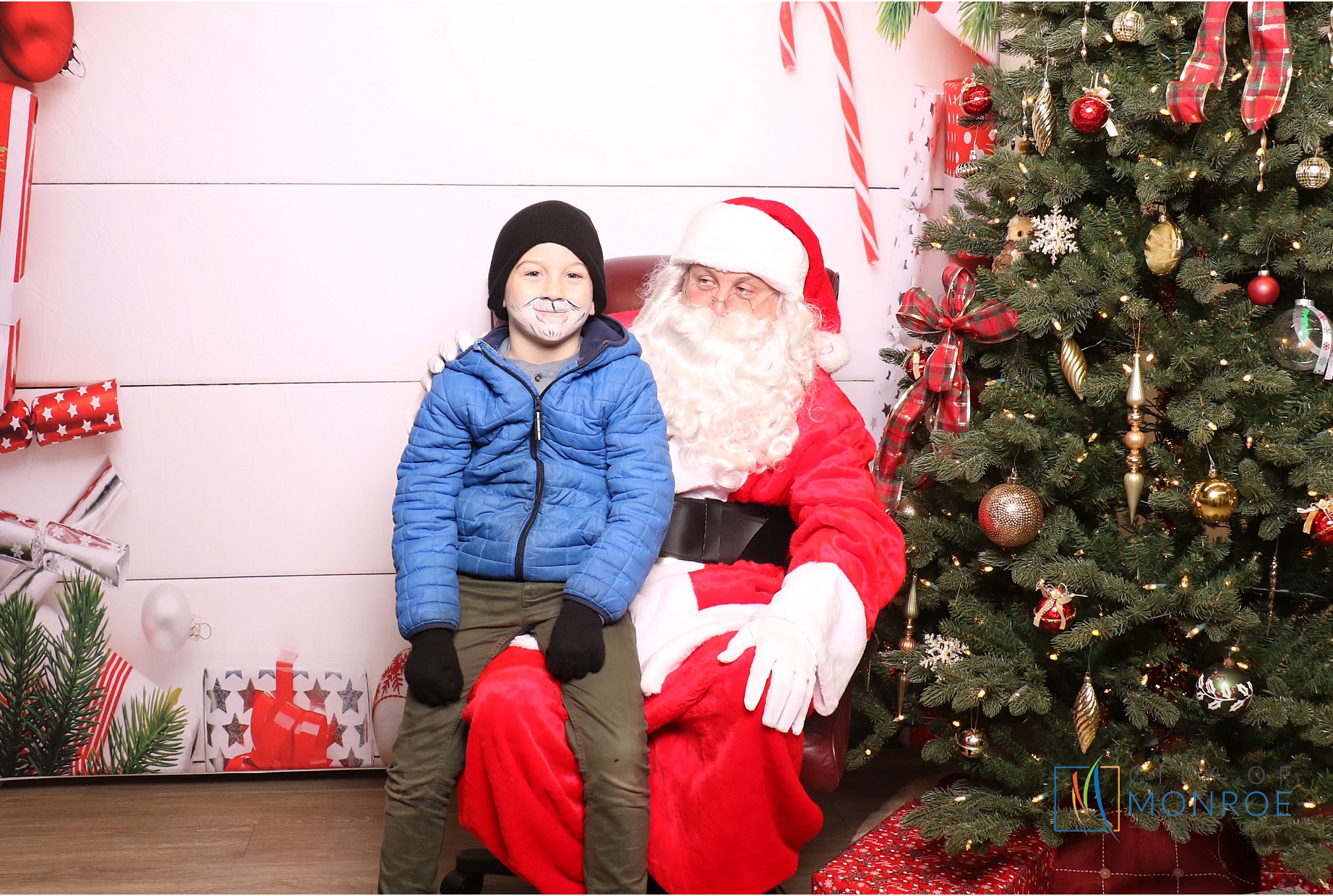 Monroe Tree Lighting | View more photos from the event at gallery.photoboothcincy.com/u/PhotoBoothCincy/Monroe-Tree-Lighting