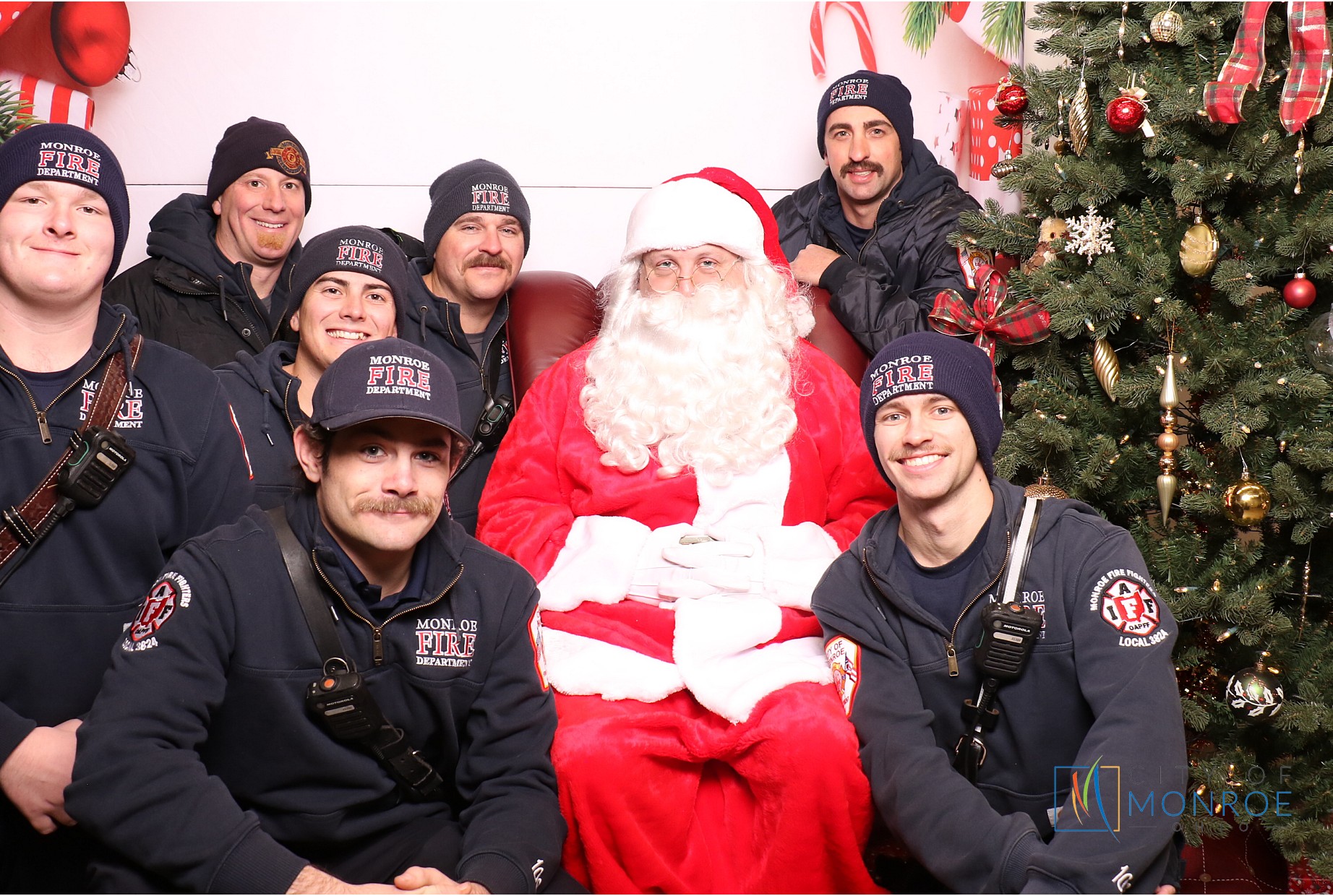 Monroe Tree Lighting | View more photos from the event at gallery.photoboothcincy.com/u/PhotoBoothCincy/Monroe-Tree-Lighting