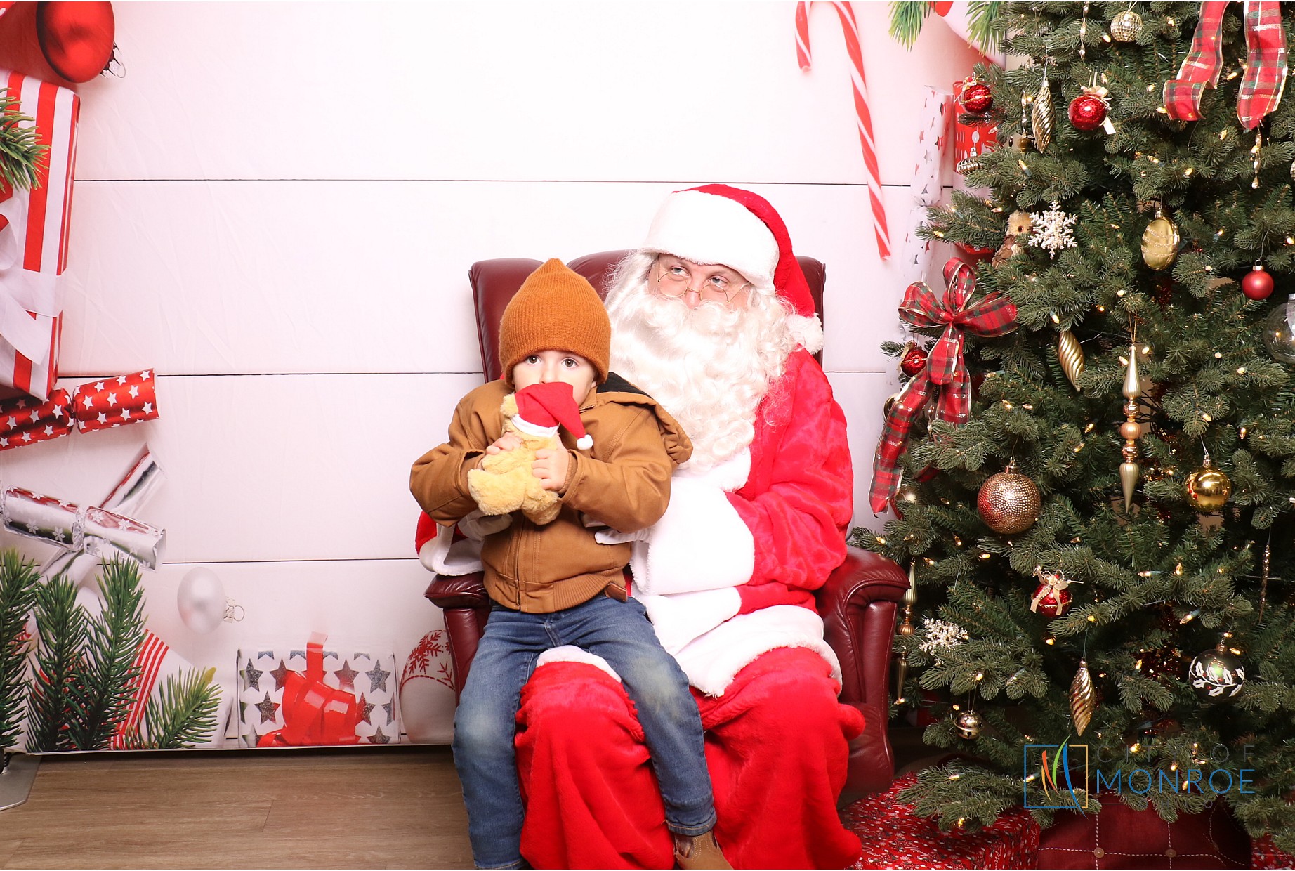 Monroe Tree Lighting | View more photos from the event at gallery.photoboothcincy.com/u/PhotoBoothCincy/Monroe-Tree-Lighting
