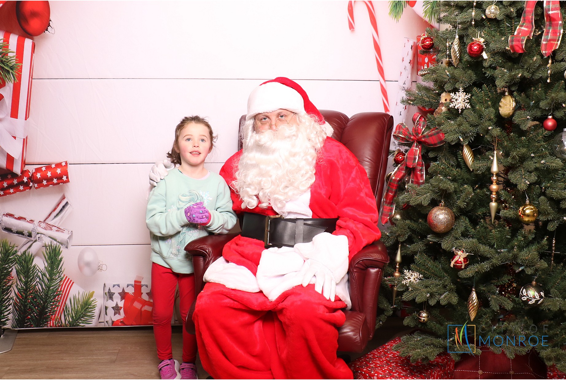 Monroe Tree Lighting | View more photos from the event at gallery.photoboothcincy.com/u/PhotoBoothCincy/Monroe-Tree-Lighting