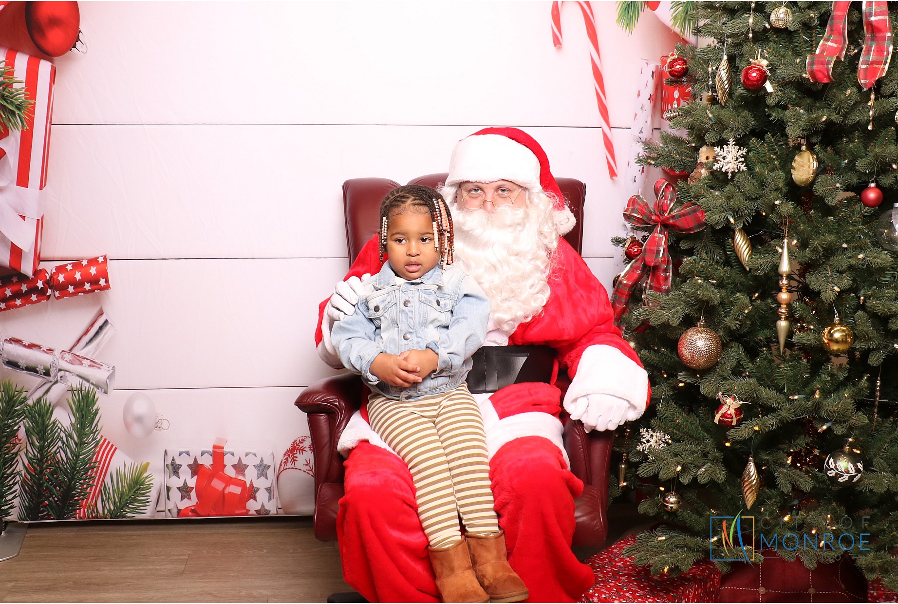 Monroe Tree Lighting | View more photos from the event at gallery.photoboothcincy.com/u/PhotoBoothCincy/Monroe-Tree-Lighting
