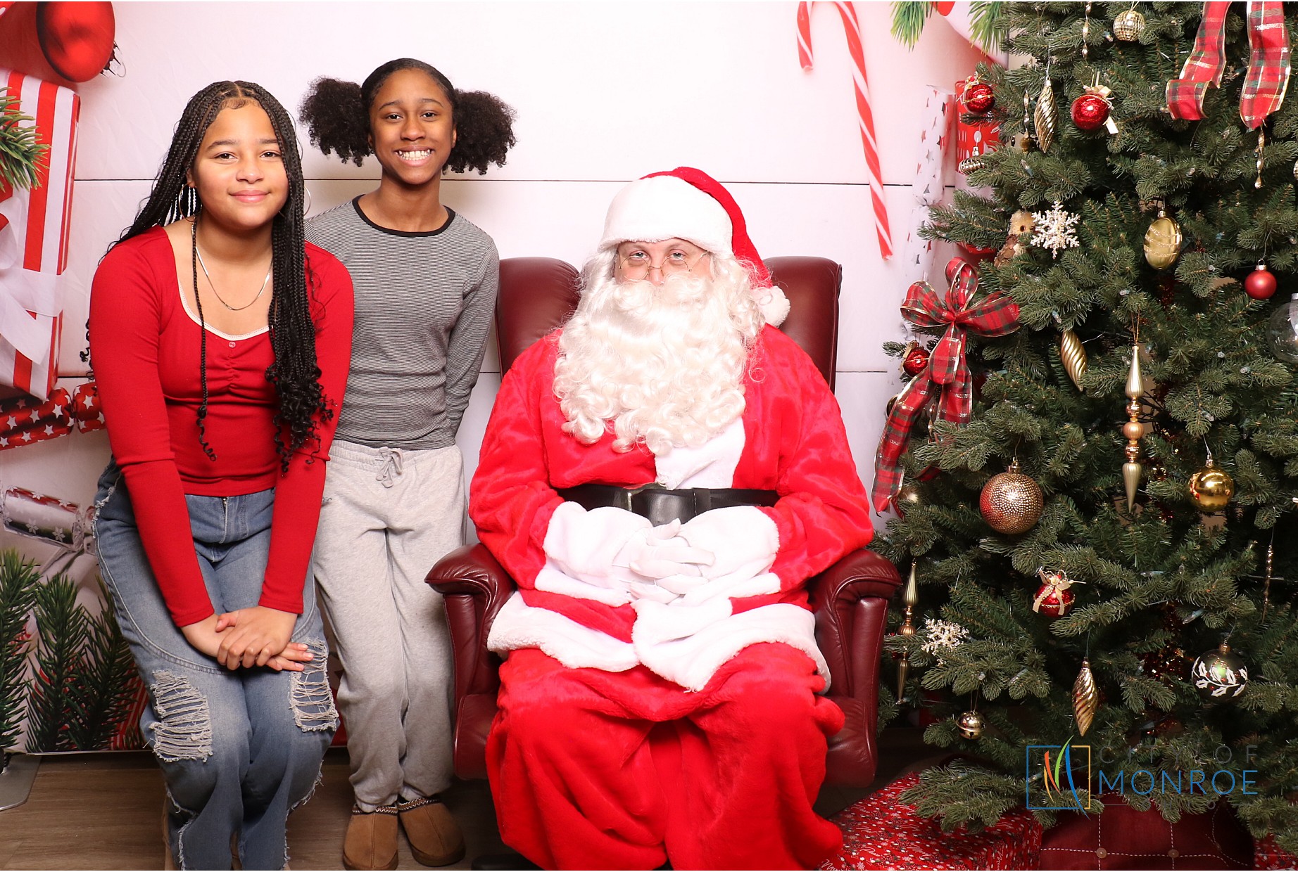 Monroe Tree Lighting | View more photos from the event at gallery.photoboothcincy.com/u/PhotoBoothCincy/Monroe-Tree-Lighting