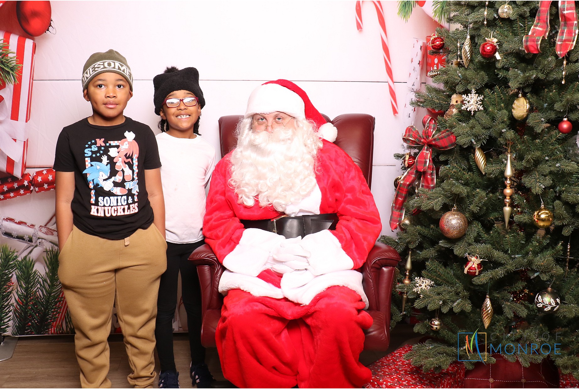 Monroe Tree Lighting | View more photos from the event at gallery.photoboothcincy.com/u/PhotoBoothCincy/Monroe-Tree-Lighting