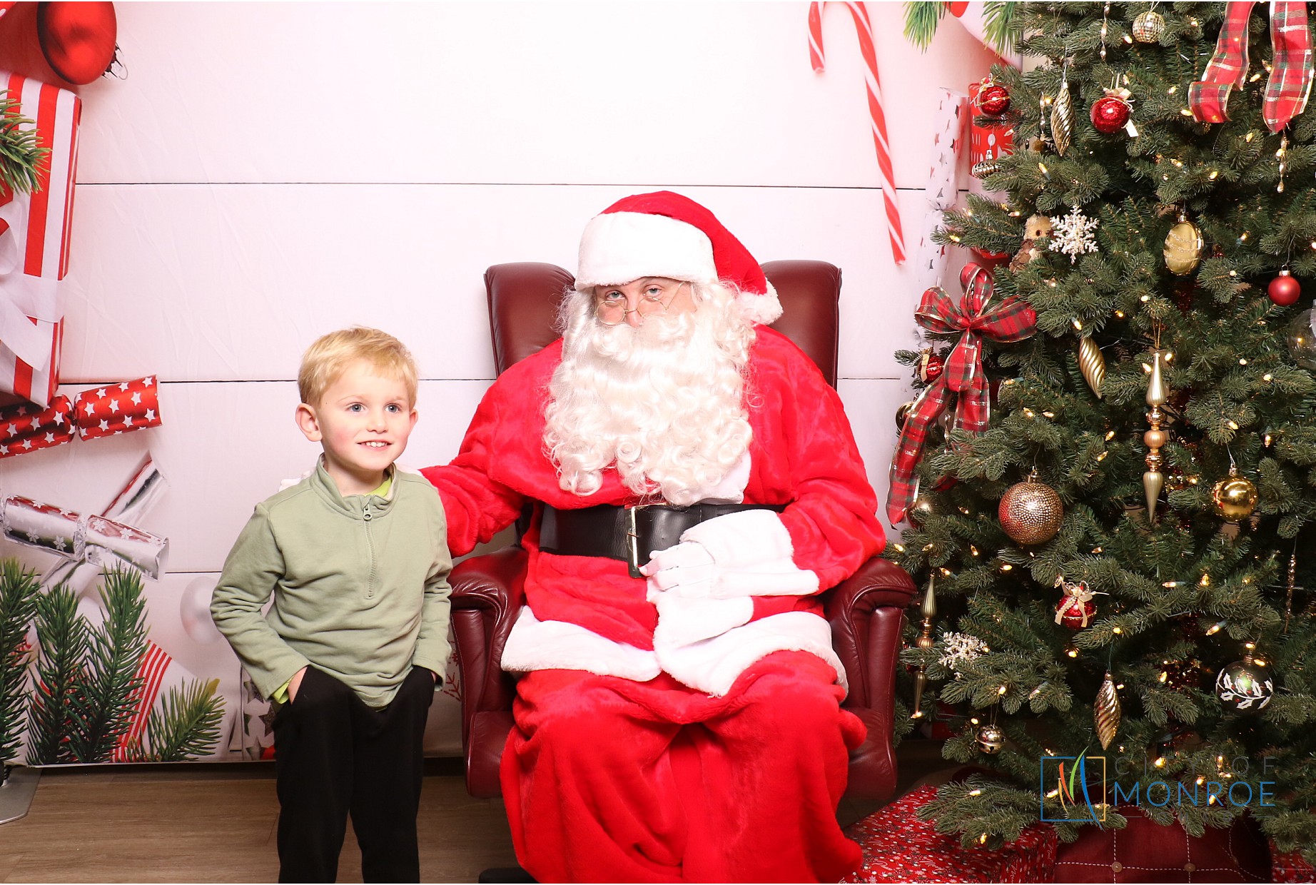 Monroe Tree Lighting | View more photos from the event at gallery.photoboothcincy.com/u/PhotoBoothCincy/Monroe-Tree-Lighting