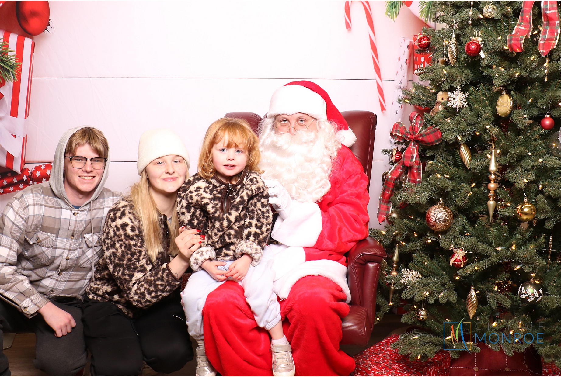 Monroe Tree Lighting | View more photos from the event at gallery.photoboothcincy.com/u/PhotoBoothCincy/Monroe-Tree-Lighting