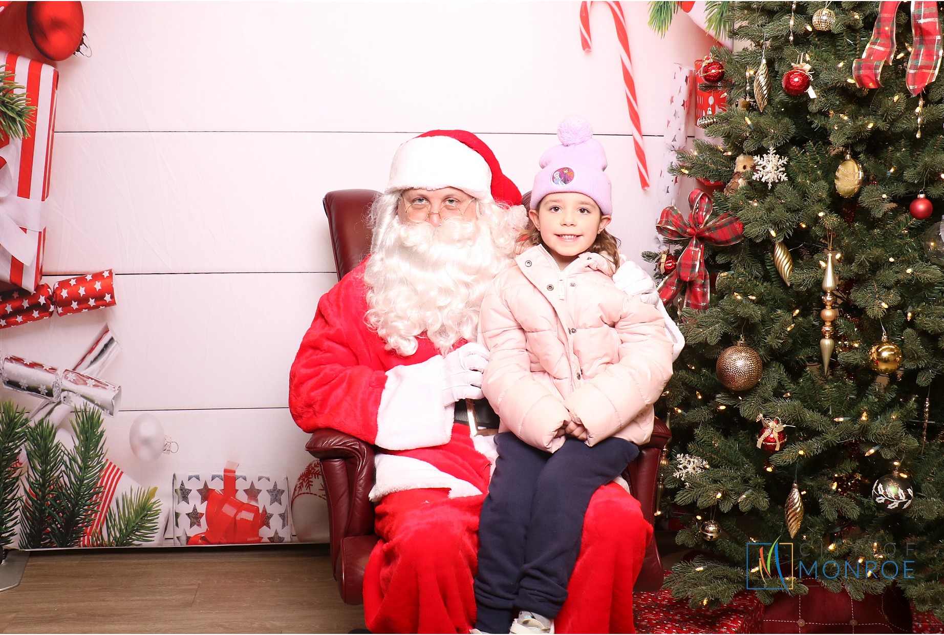 Monroe Tree Lighting | View more photos from the event at gallery.photoboothcincy.com/u/PhotoBoothCincy/Monroe-Tree-Lighting