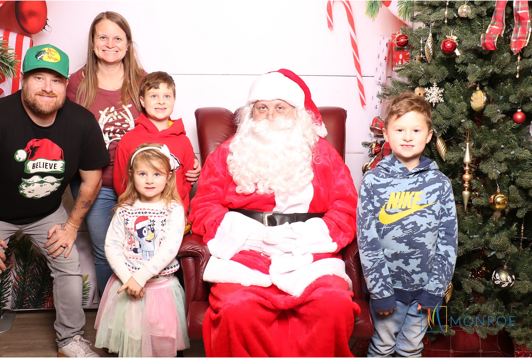 Monroe Tree Lighting | View more photos from the event at gallery.photoboothcincy.com/u/PhotoBoothCincy/Monroe-Tree-Lighting
