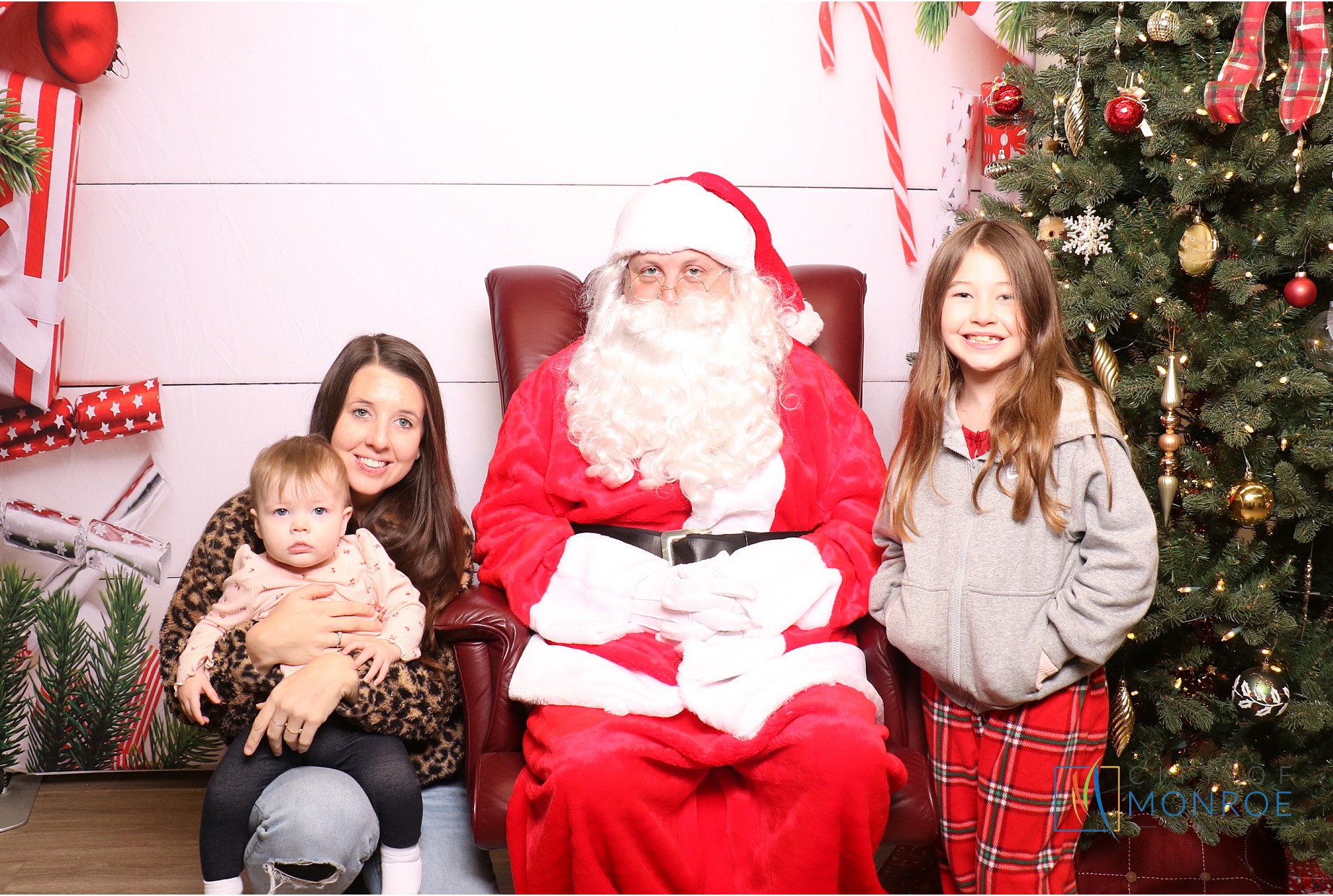 Monroe Tree Lighting | View more photos from the event at gallery.photoboothcincy.com/u/PhotoBoothCincy/Monroe-Tree-Lighting