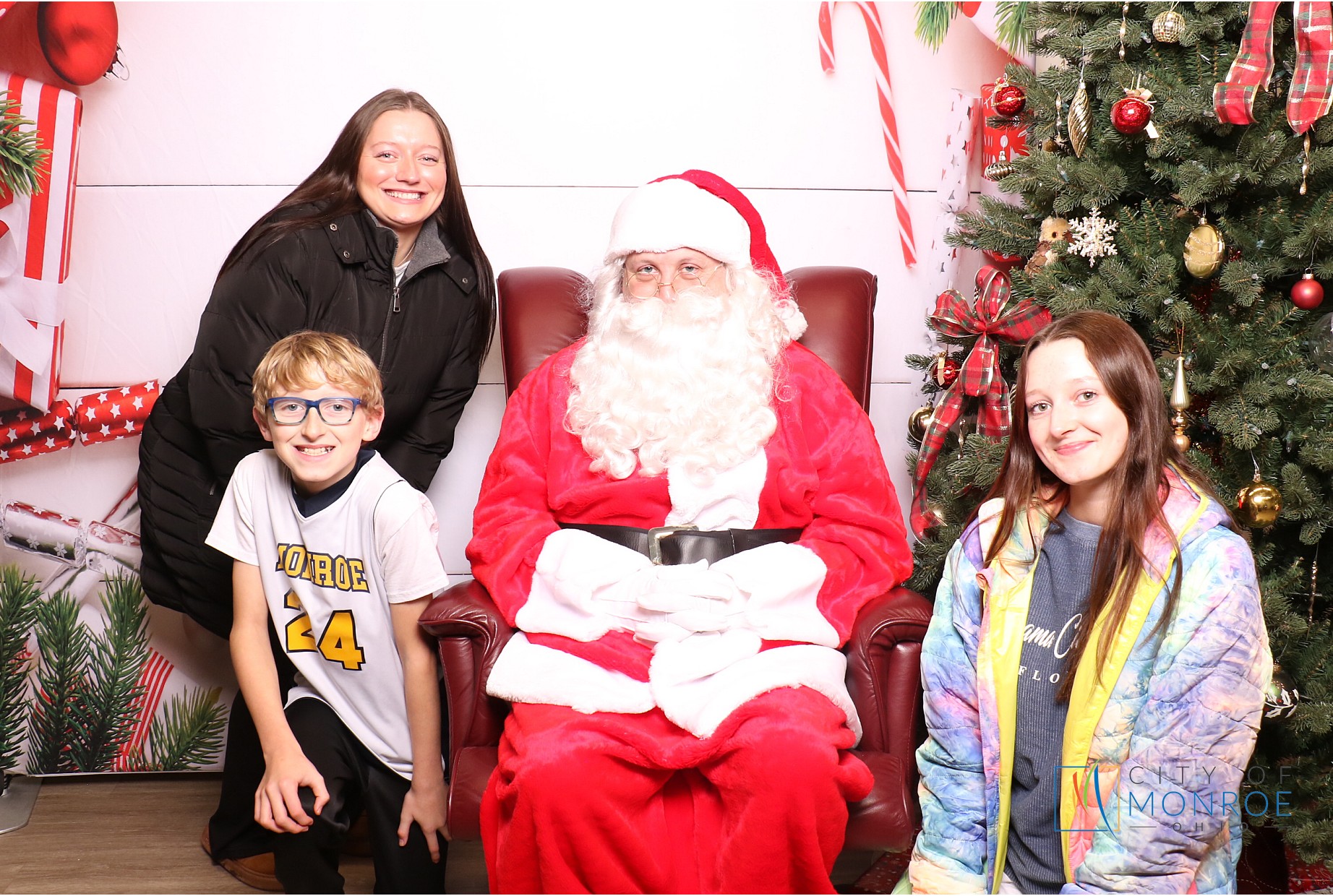 Monroe Tree Lighting | View more photos from the event at gallery.photoboothcincy.com/u/PhotoBoothCincy/Monroe-Tree-Lighting