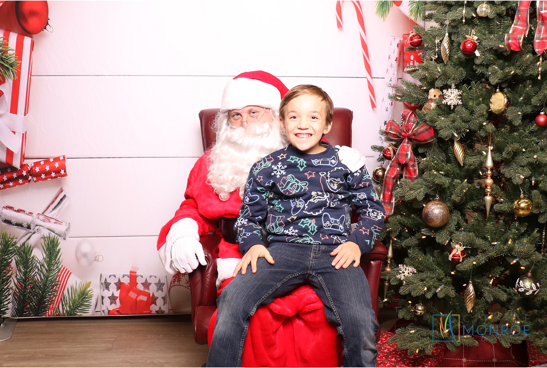 Monroe Tree Lighting | View more photos from the event at gallery.photoboothcincy.com/u/PhotoBoothCincy/Monroe-Tree-Lighting