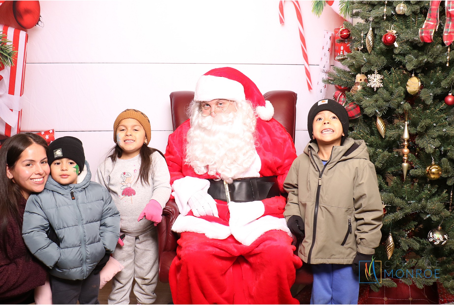 Monroe Tree Lighting | View more photos from the event at gallery.photoboothcincy.com/u/PhotoBoothCincy/Monroe-Tree-Lighting