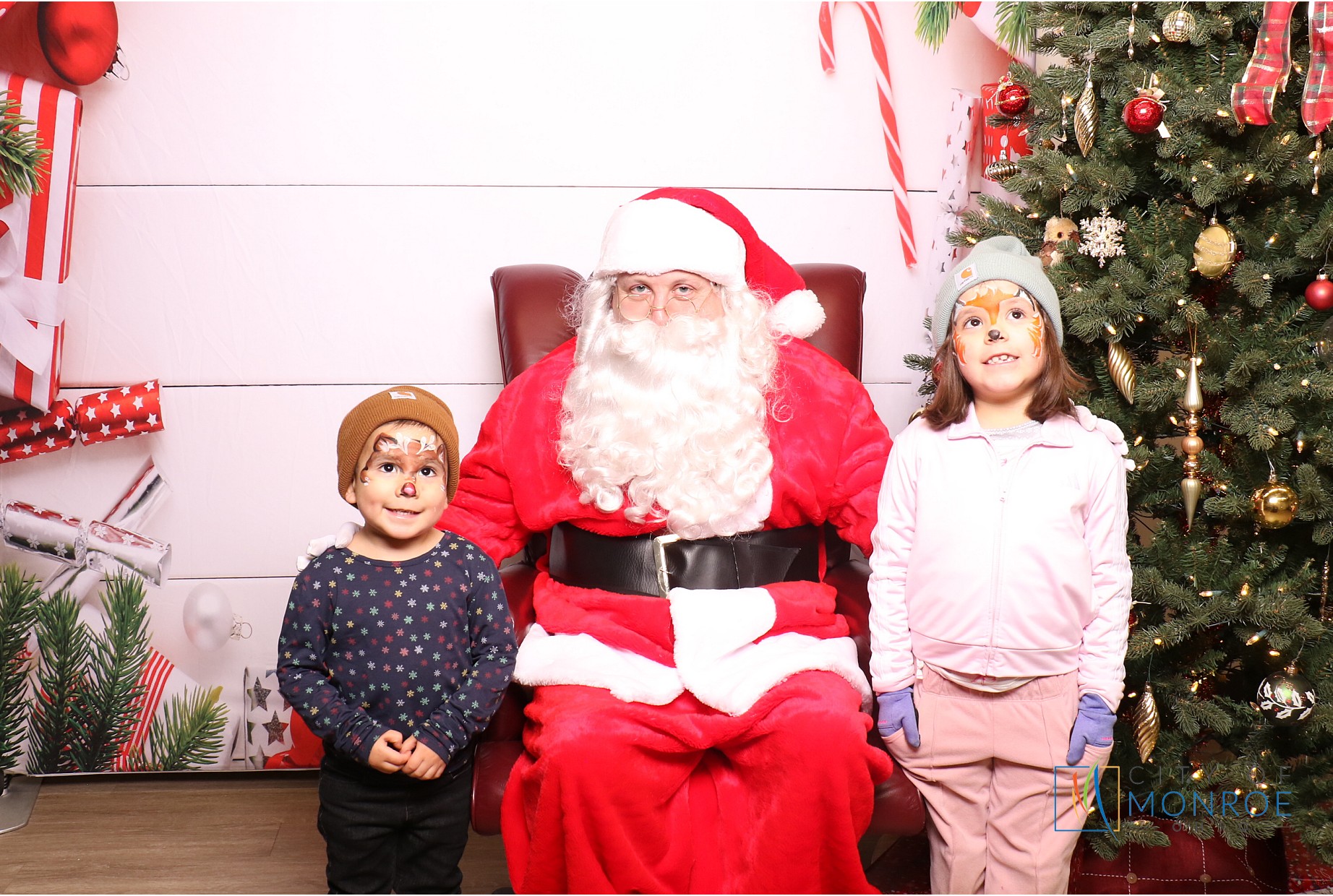 Monroe Tree Lighting | View more photos from the event at gallery.photoboothcincy.com/u/PhotoBoothCincy/Monroe-Tree-Lighting