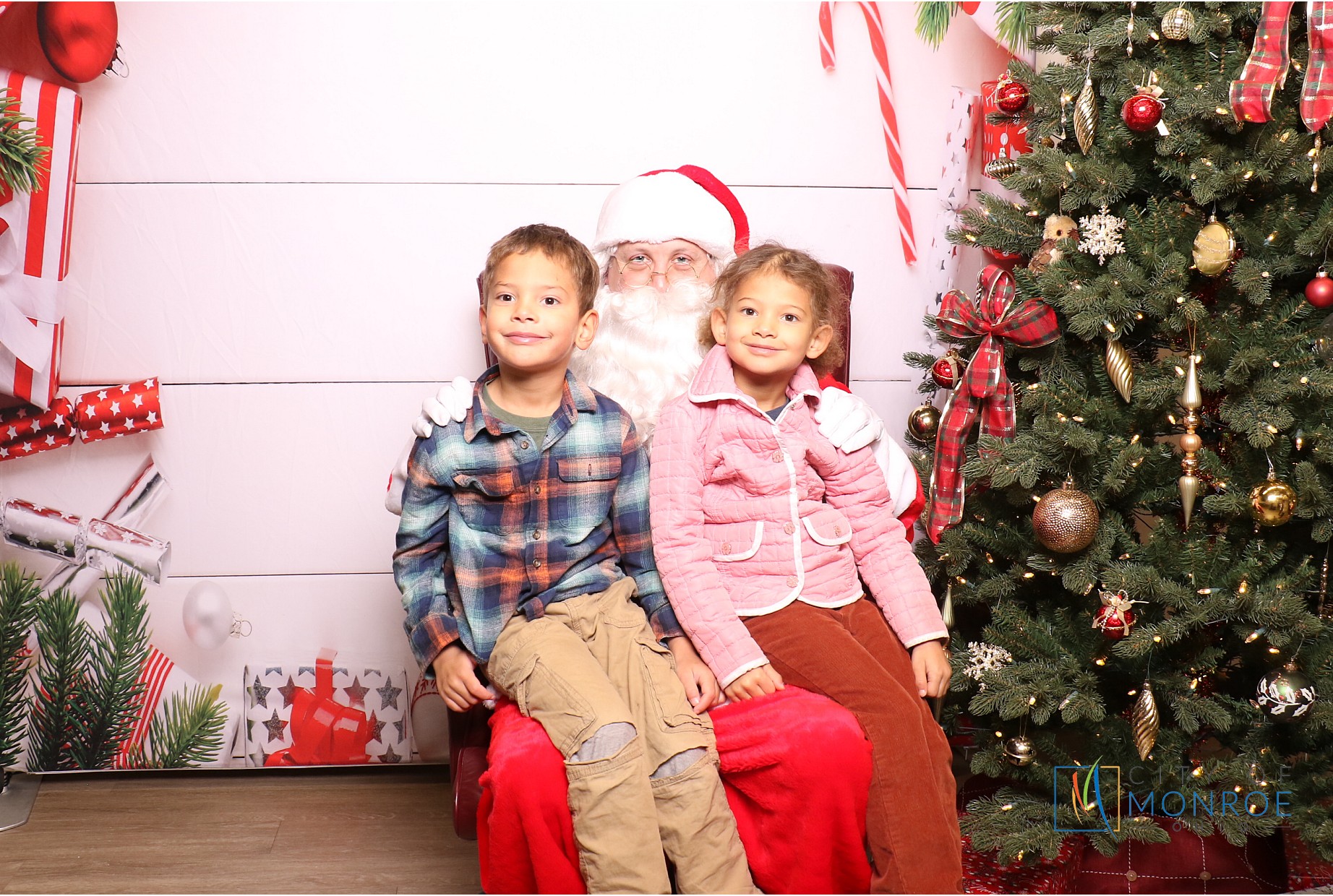 Monroe Tree Lighting | View more photos from the event at gallery.photoboothcincy.com/u/PhotoBoothCincy/Monroe-Tree-Lighting